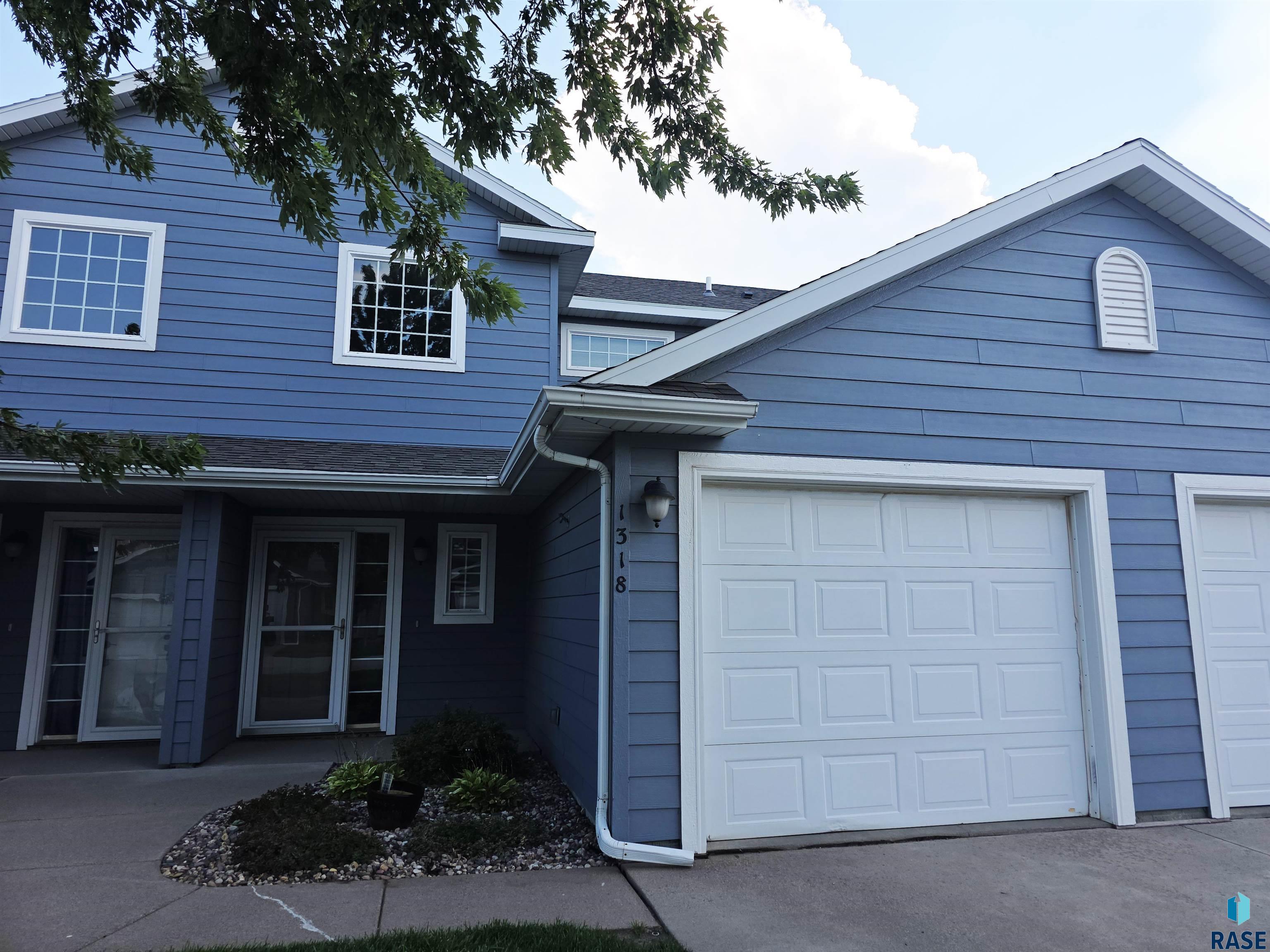 1318 N Fir Place — photo