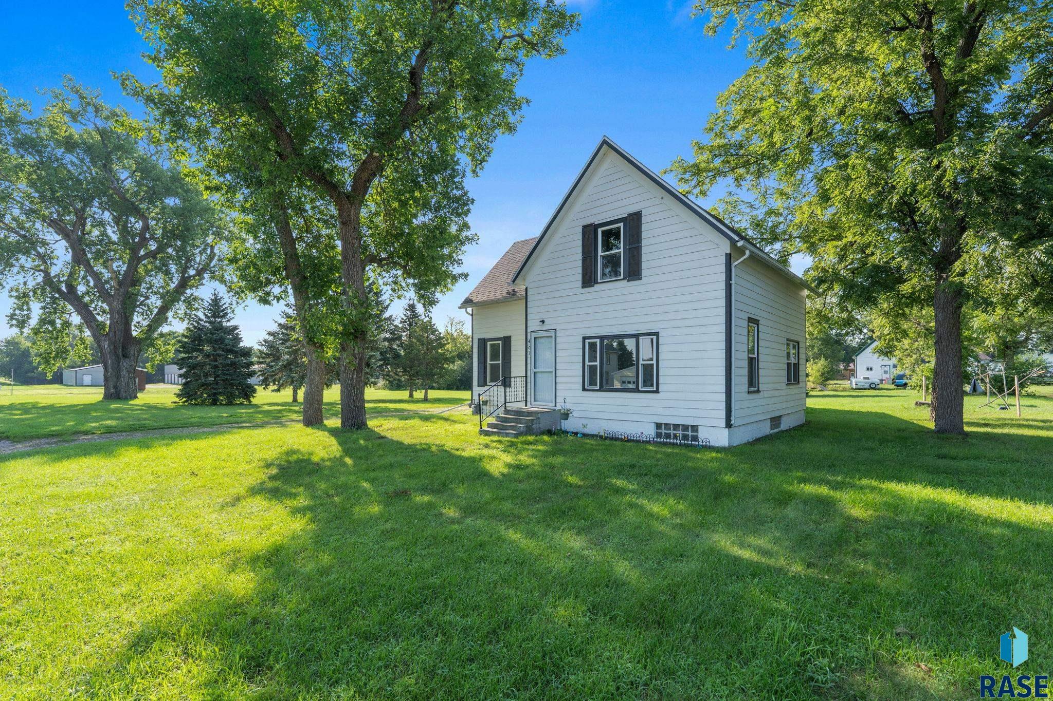 403 E Farmer Avenue, Howard, SD 57349 — photo 3