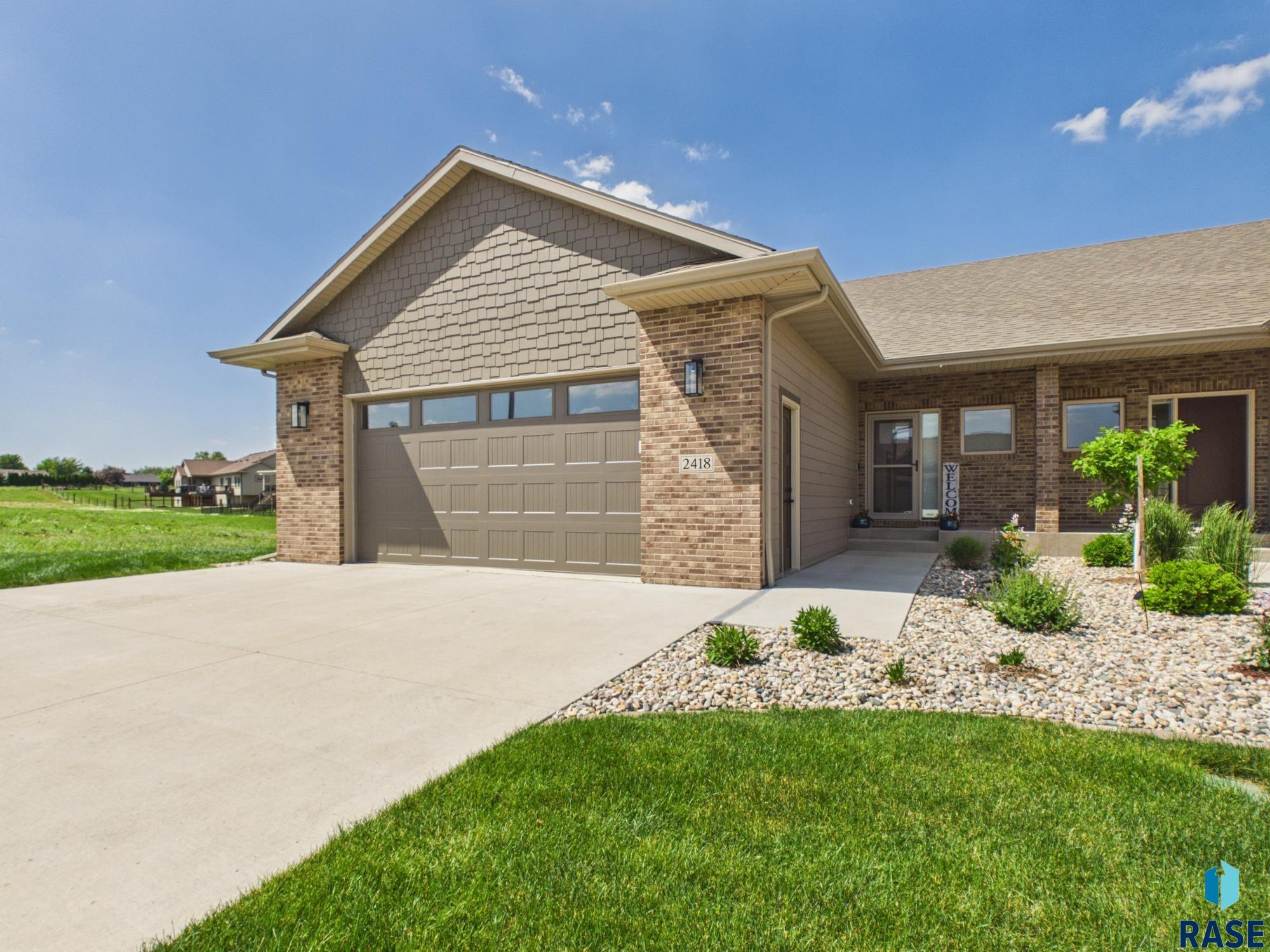 2418 E Joshua Circle — photo