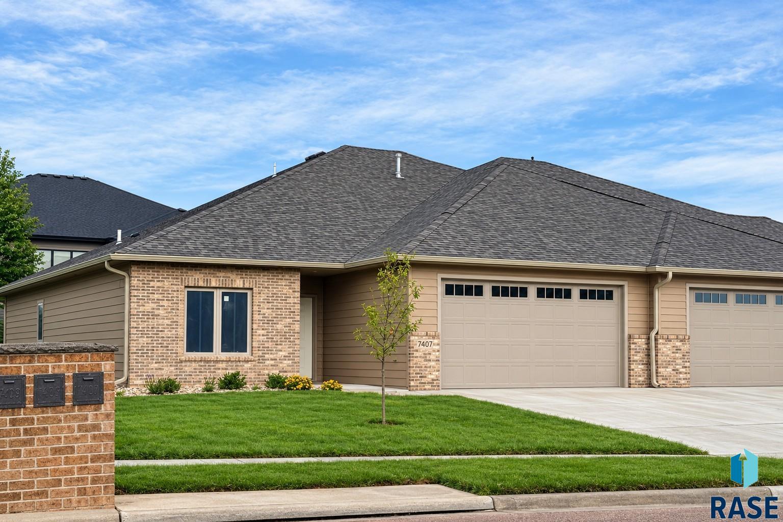 7407 S Grand Arbor Court — photo