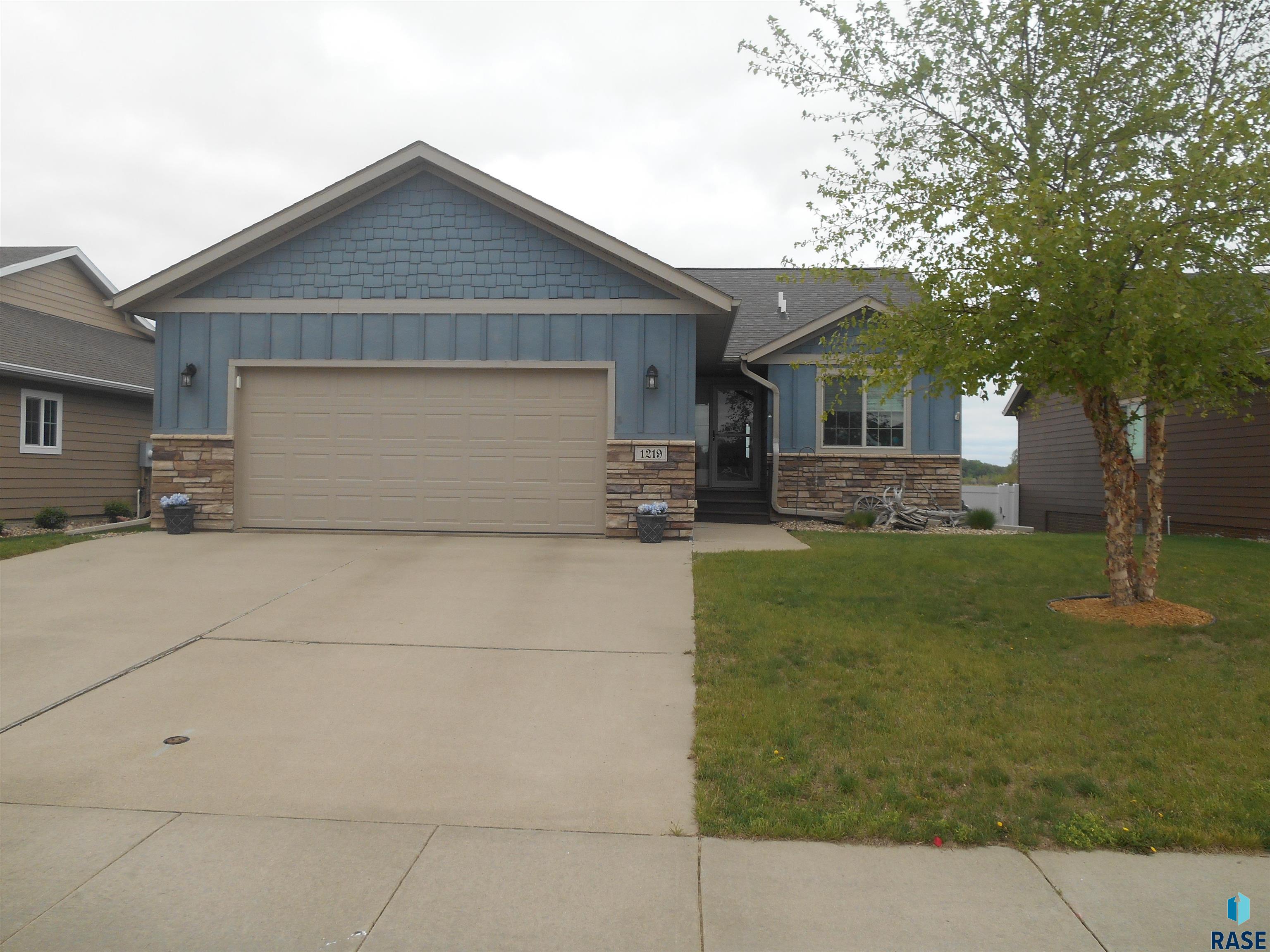 1219 N Lalley Lane — photo