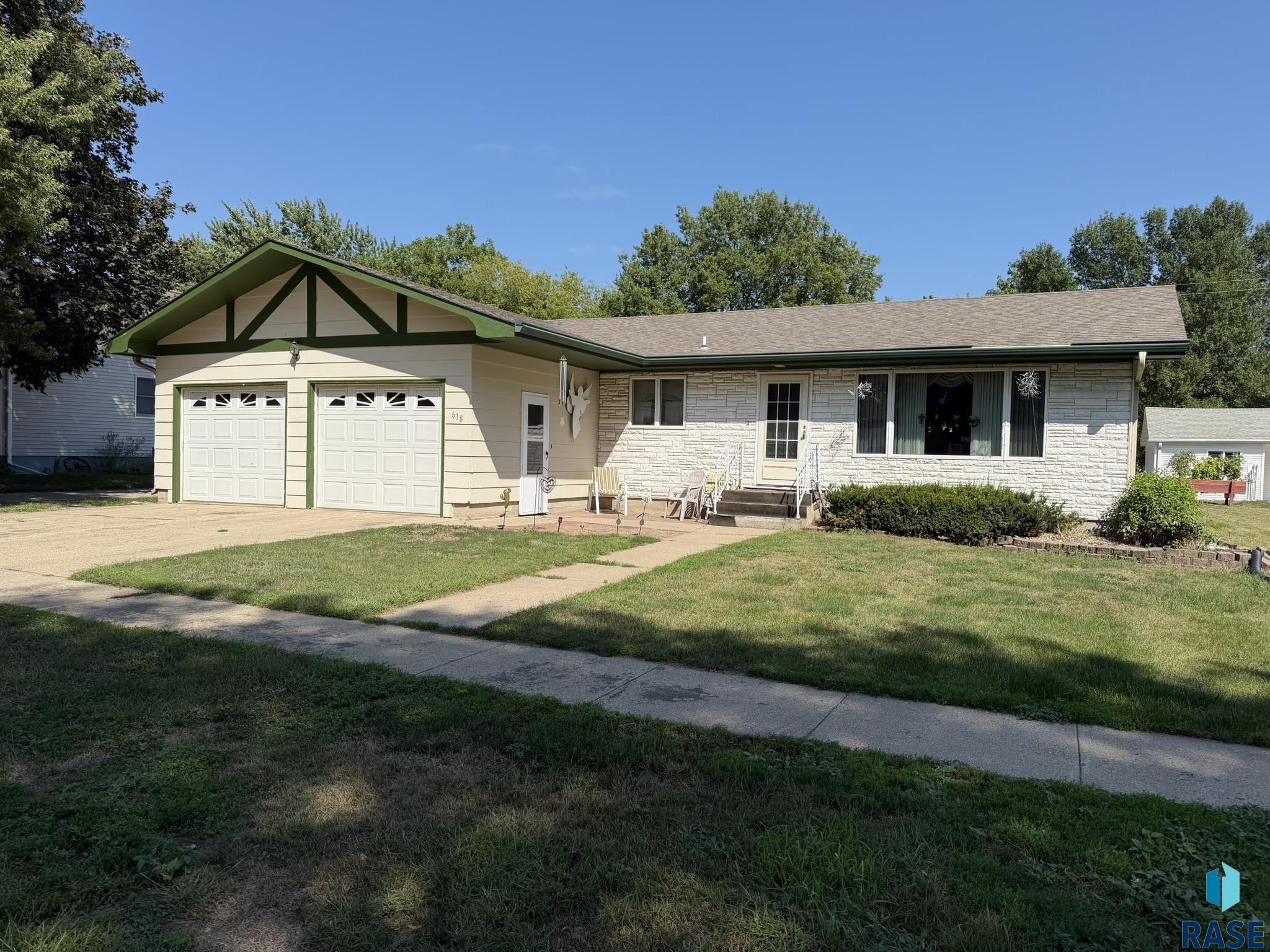 618 S Cherry Street, Freeman, SD 57029 — photo 2
