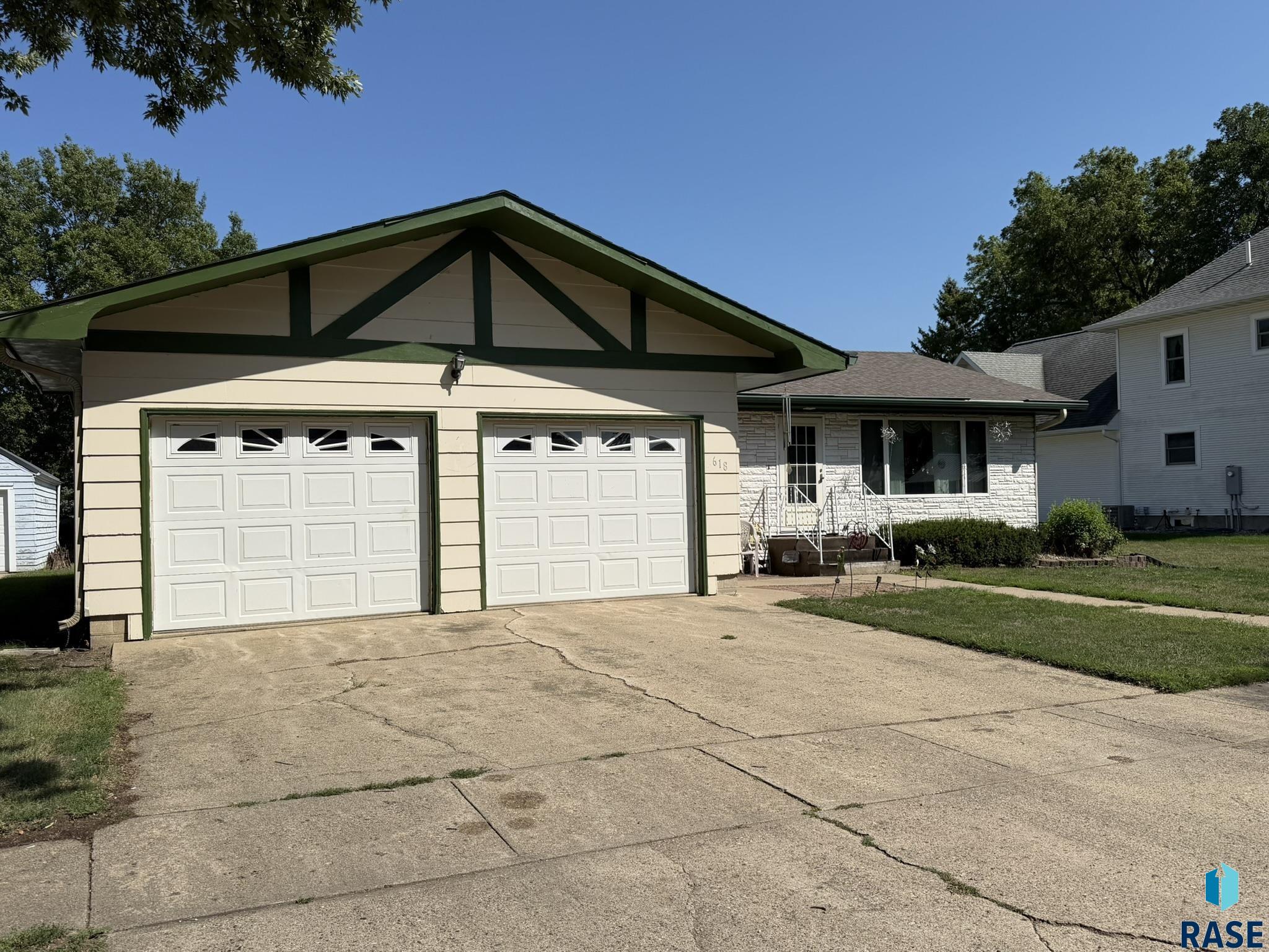 618 S Cherry Street, Freeman, SD 57029 — photo 3
