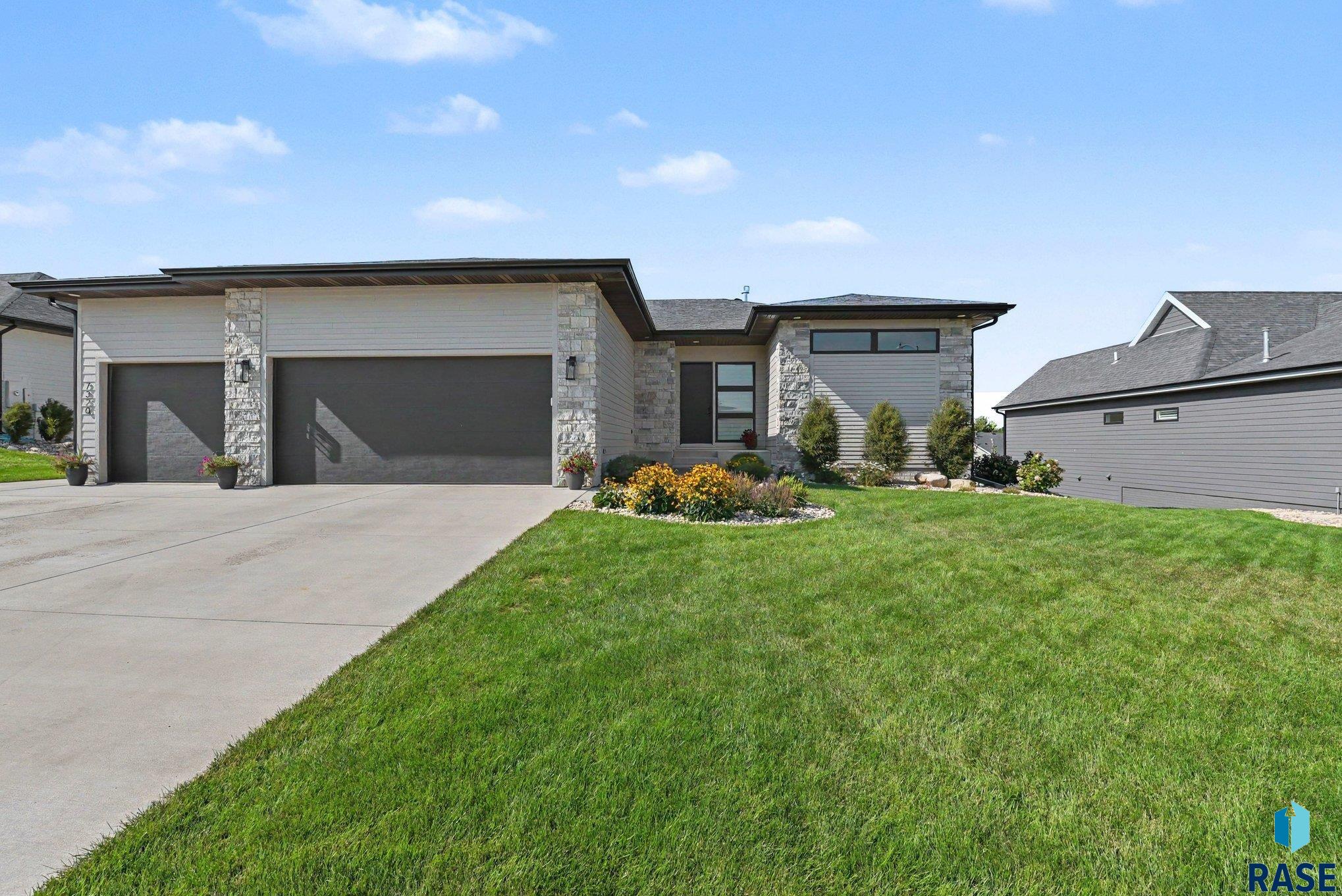 7320 E Twin Pines Court — photo