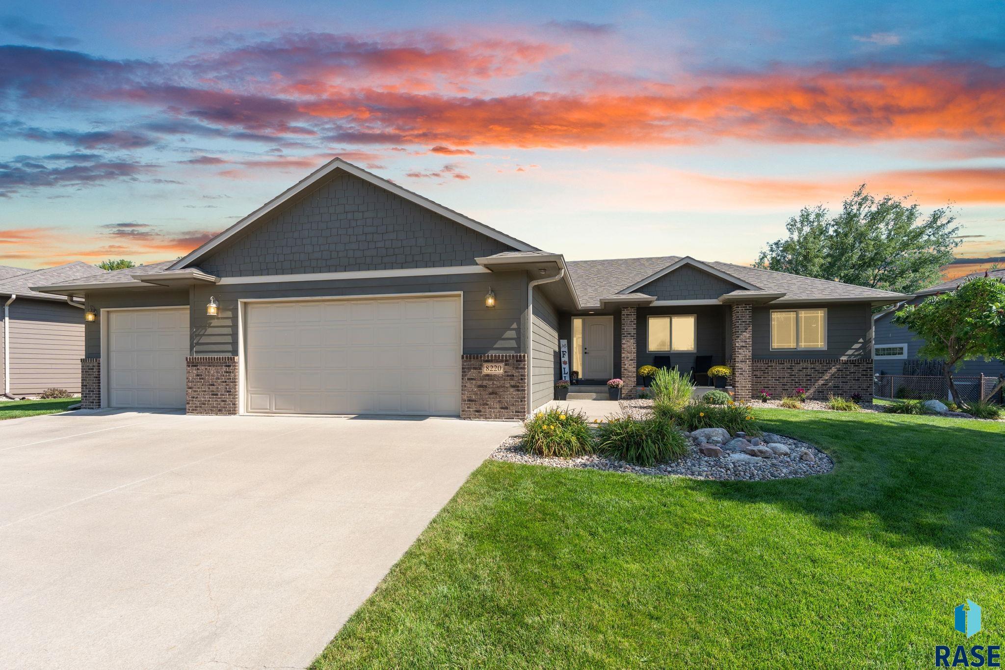 8220 S Grass Creek Drive — photo