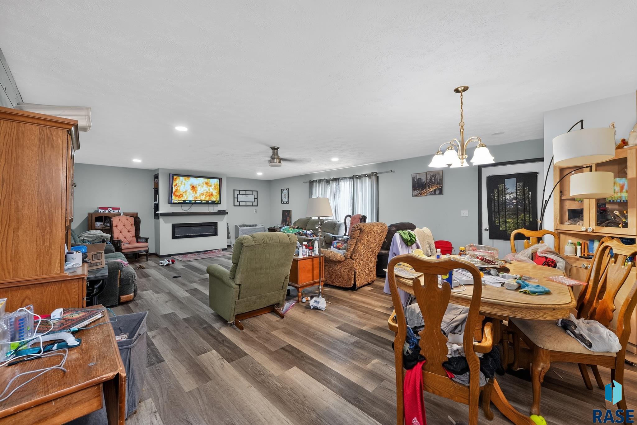 301 E 4th Avenue, Lennox, SD 57039 — photo 2