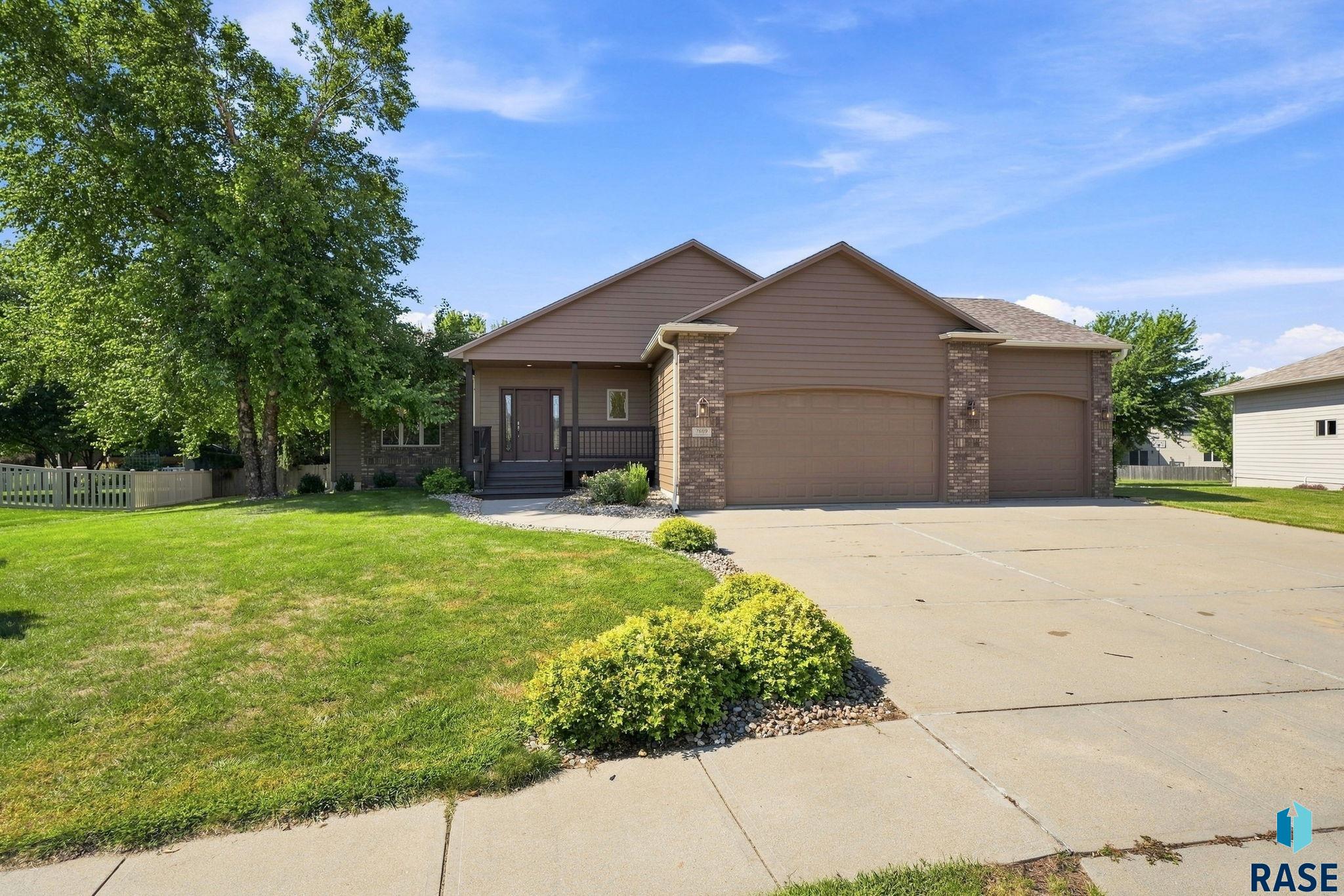7609 W Stanford Drive — photo