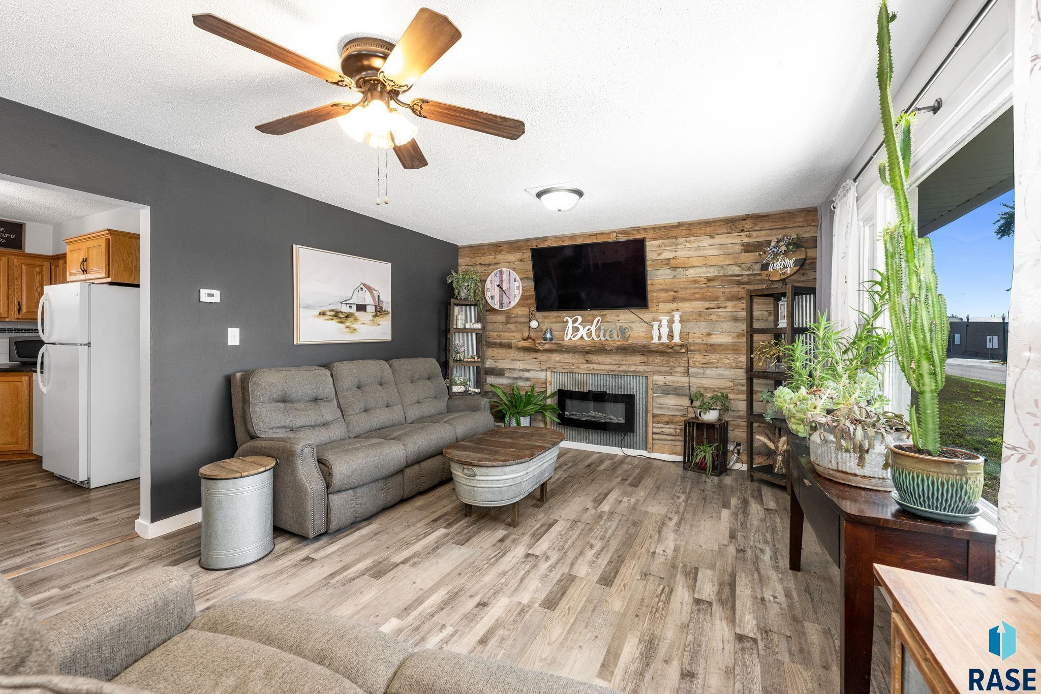 206 E 4th Street, Dell Rapids, SD 57022 — photo 2