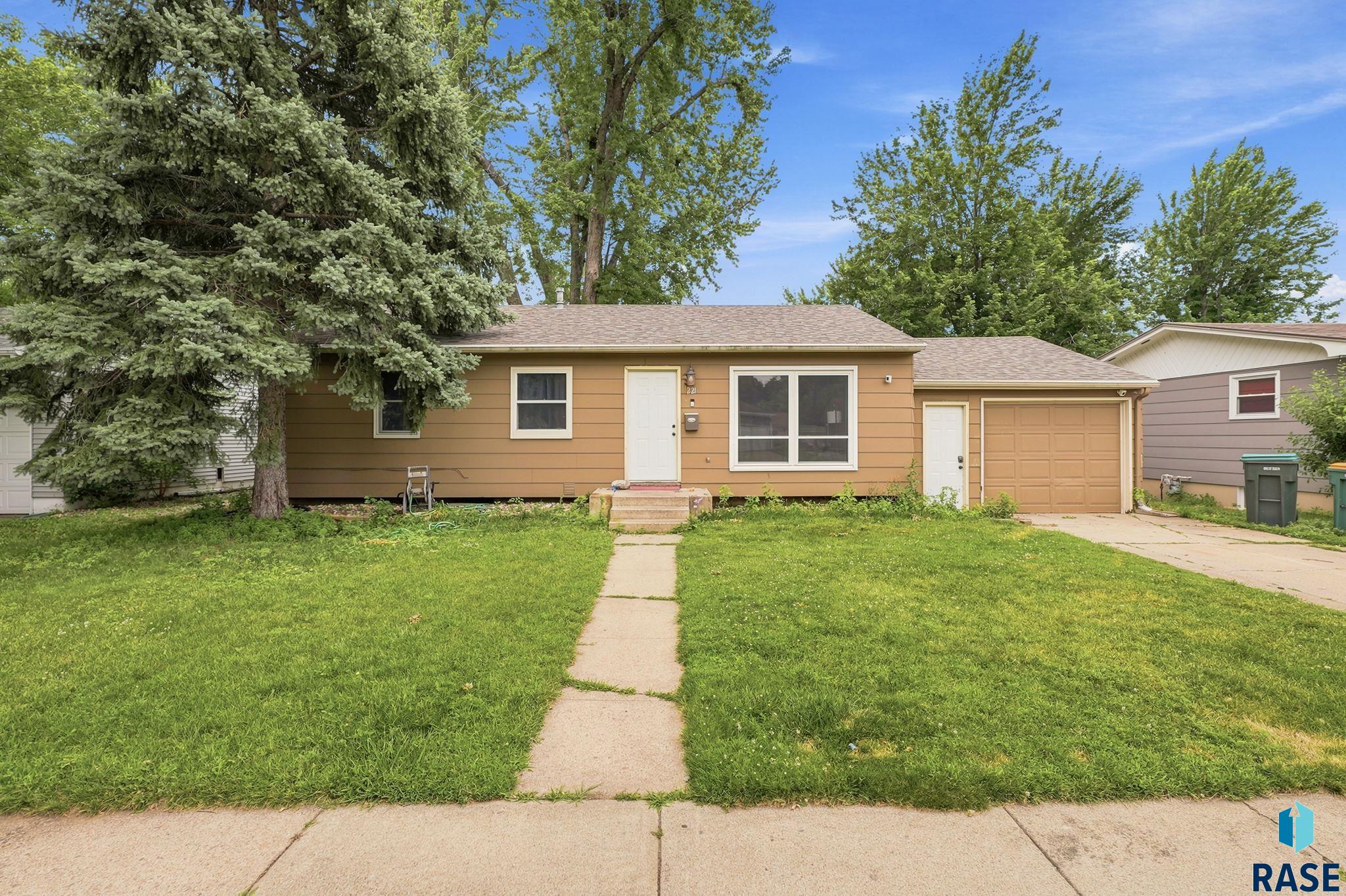221 E Pam Road — photo