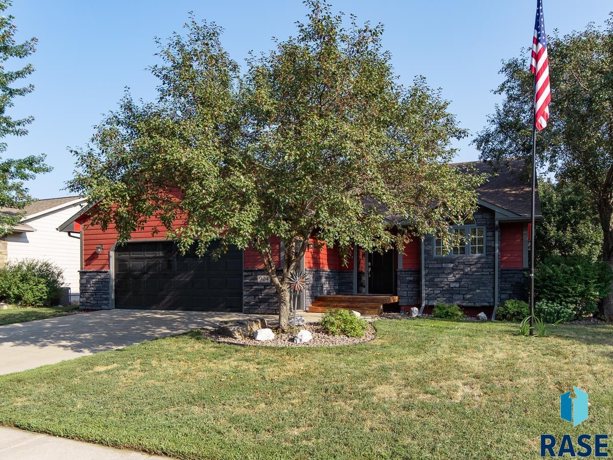 904 E Maywood Street — photo