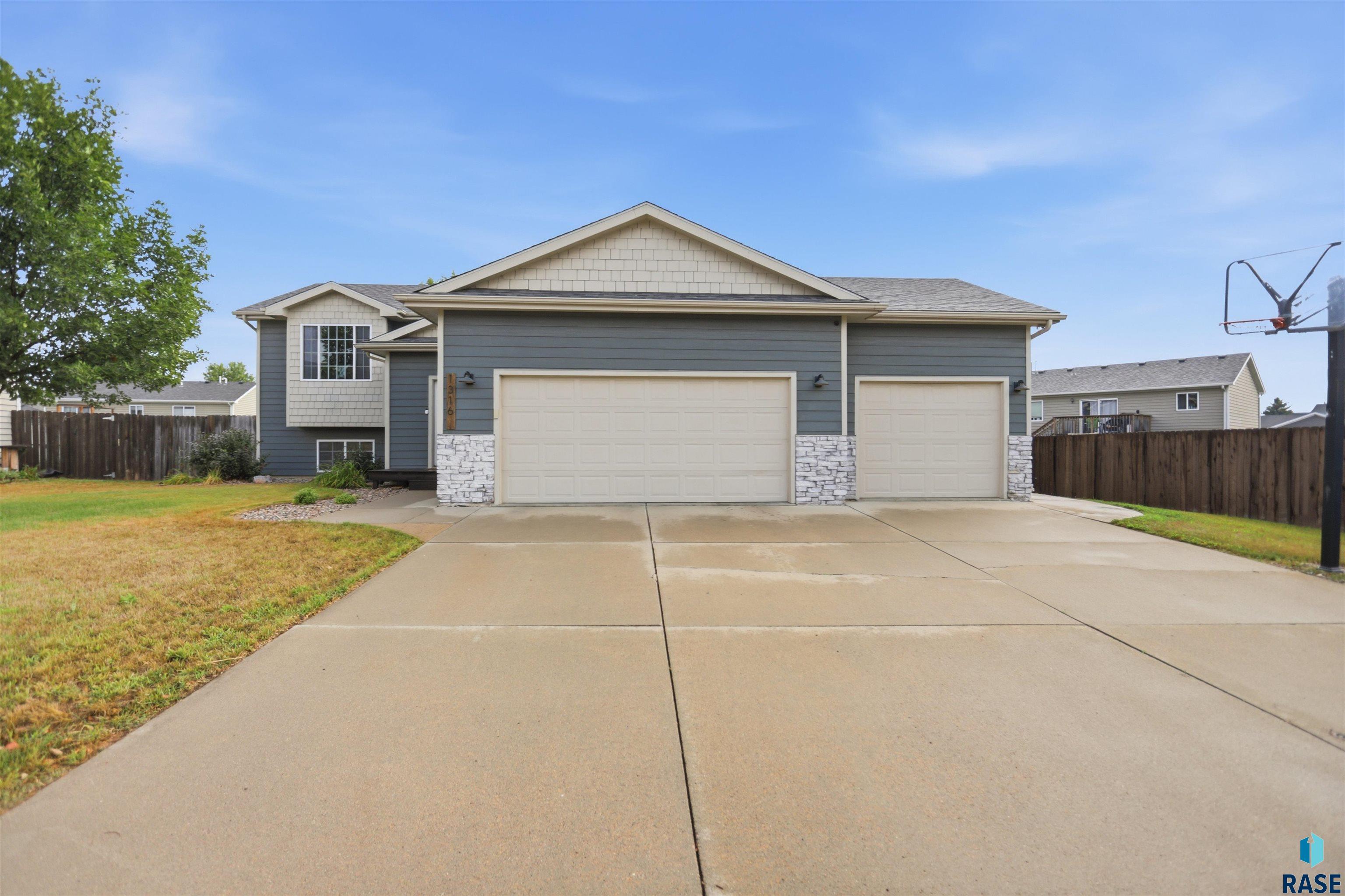 1316 W Creekside Drive — photo