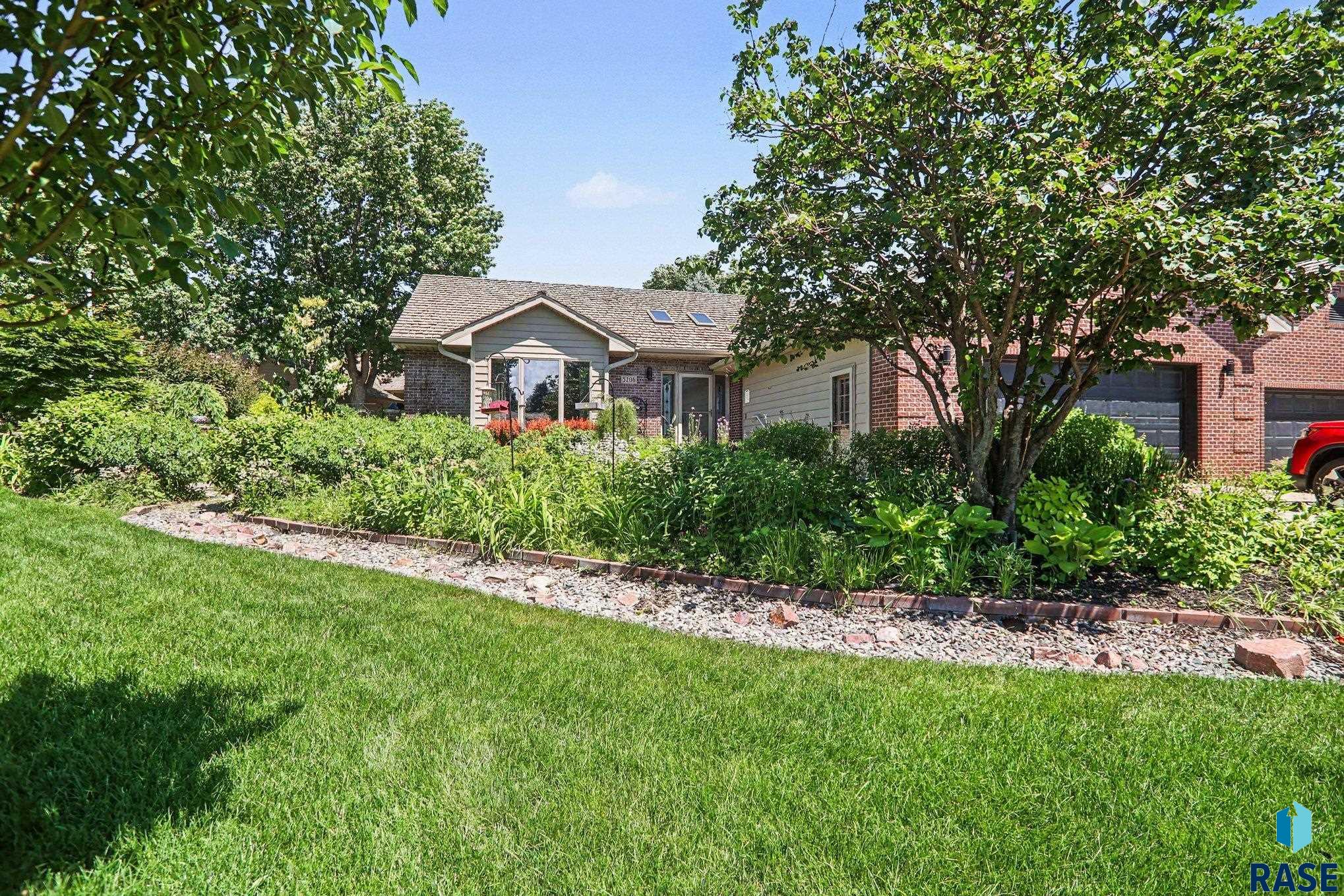 5206 S Sweetbriar Court — photo