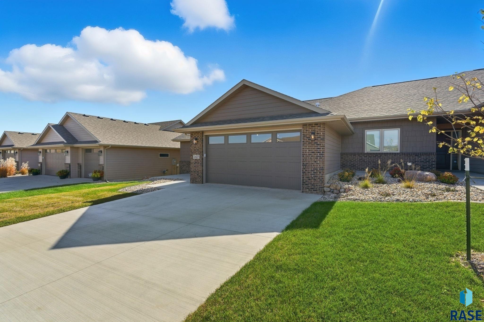 2427 E Joshua Circle — photo