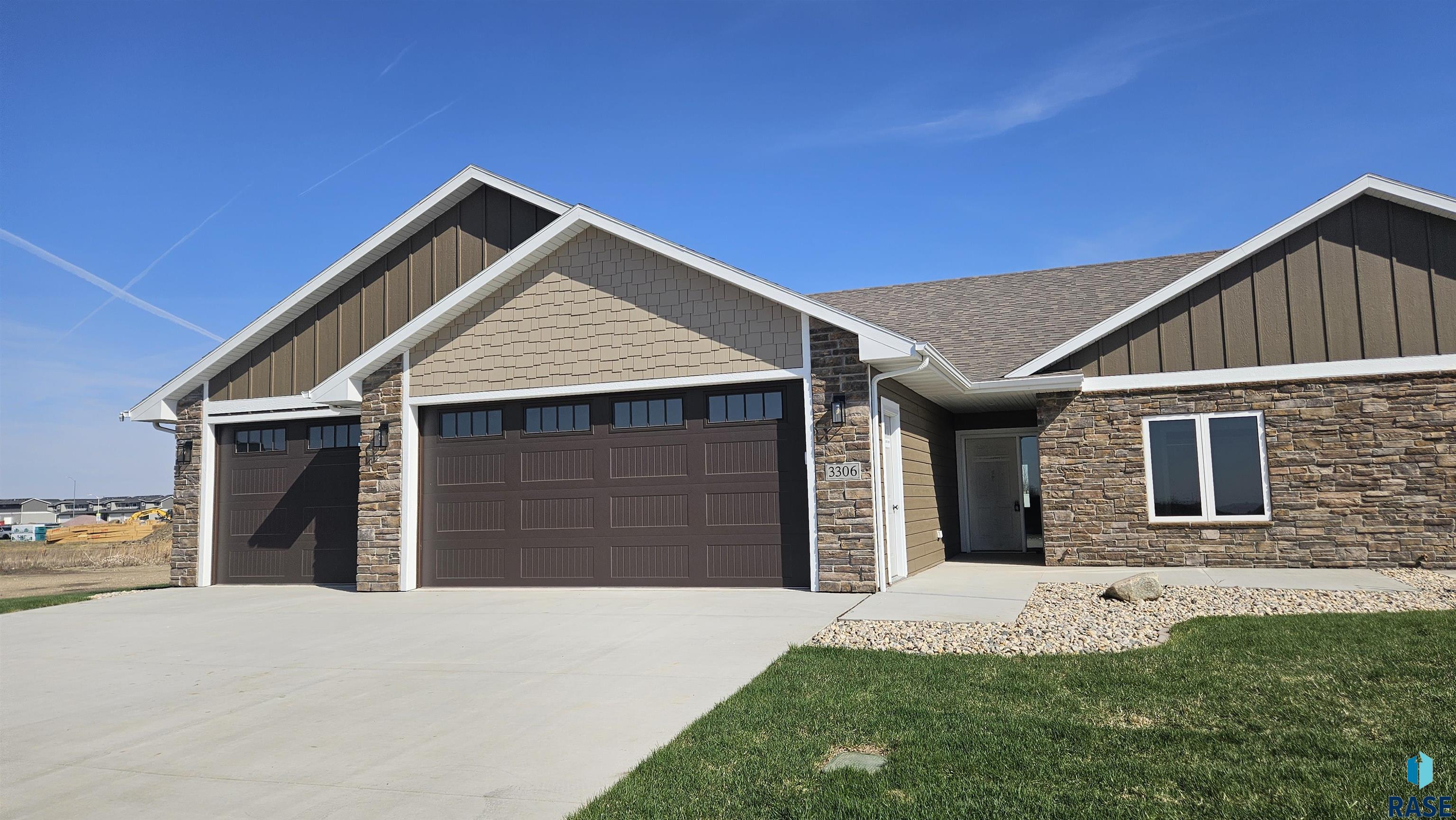 3306 E Prairie Wind Street — photo