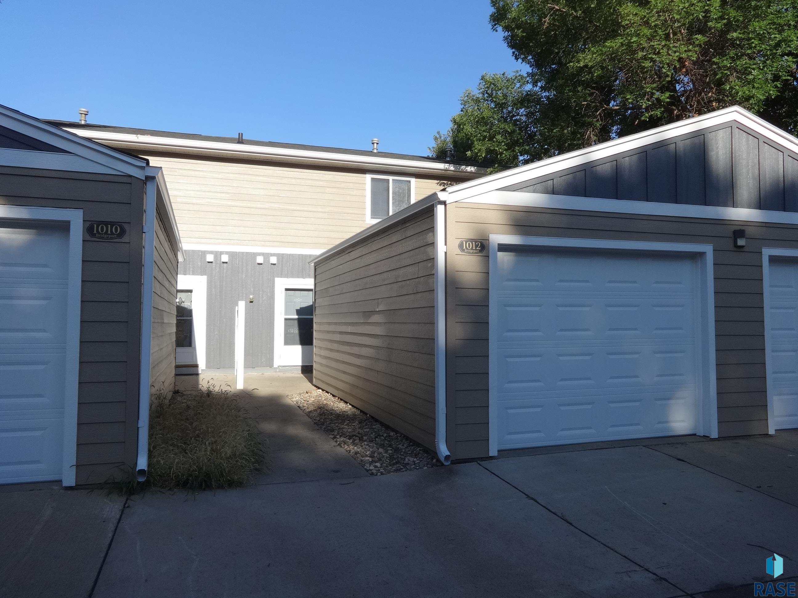 1012 S Bridgeport Place — photo