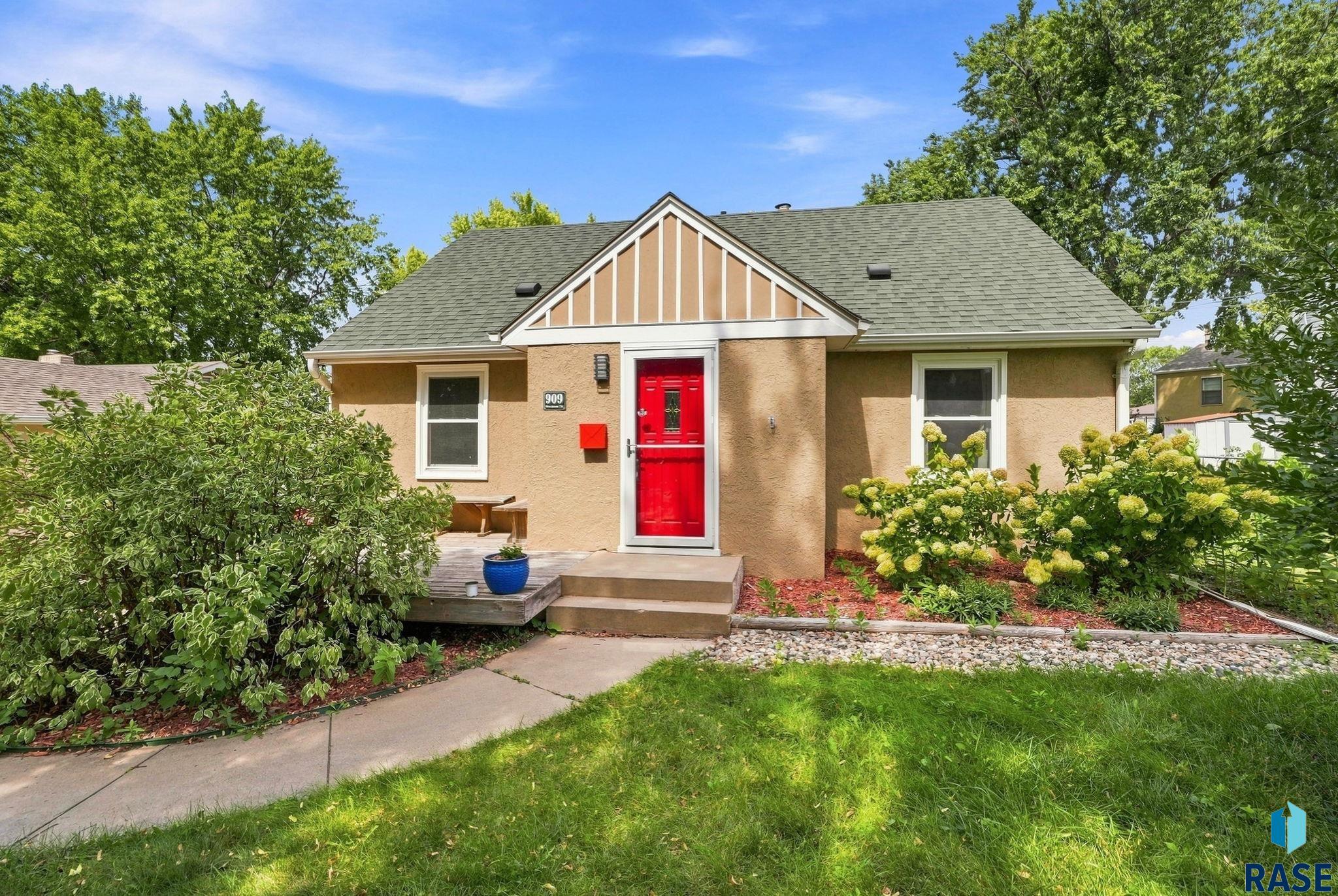 909 S Westmoor Drive — photo