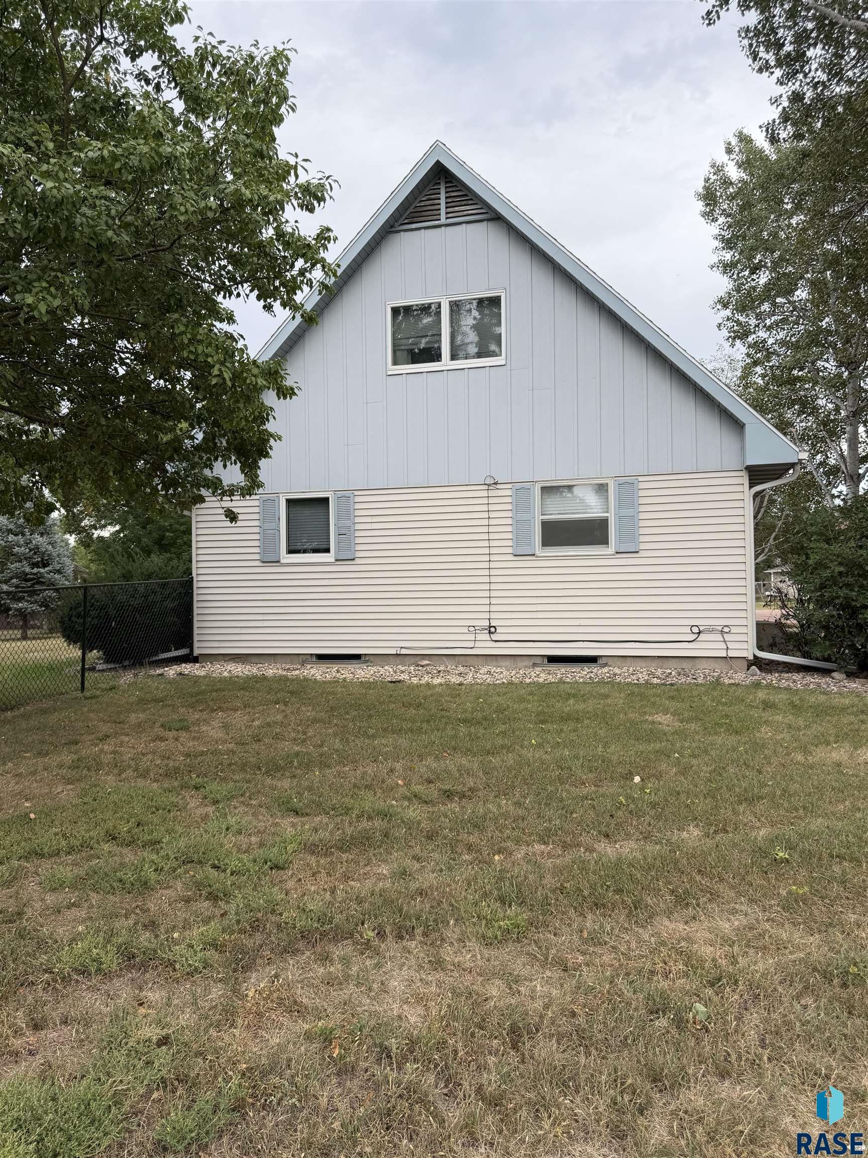 100 E Center Street, Marion, SD 57043 — photo 2