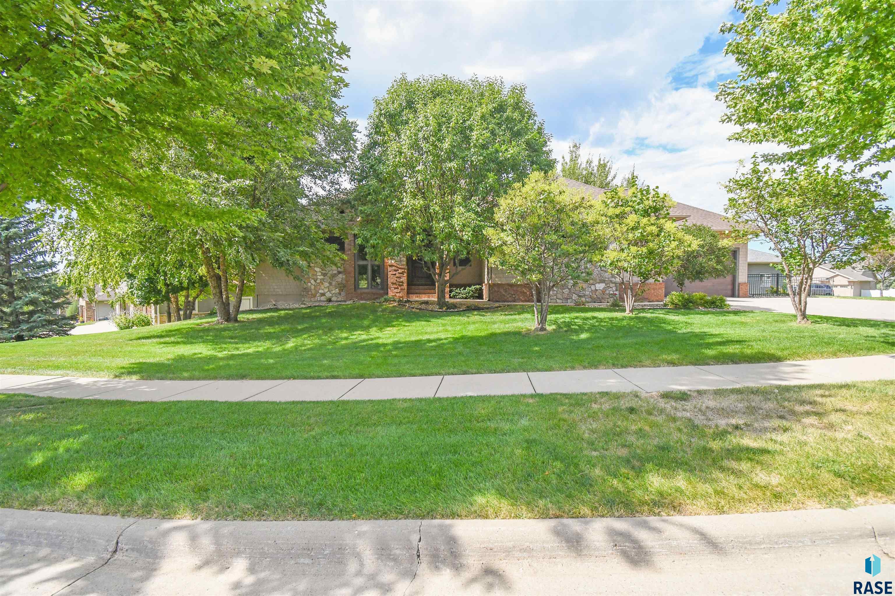 1325 W Wicklow Court — photo