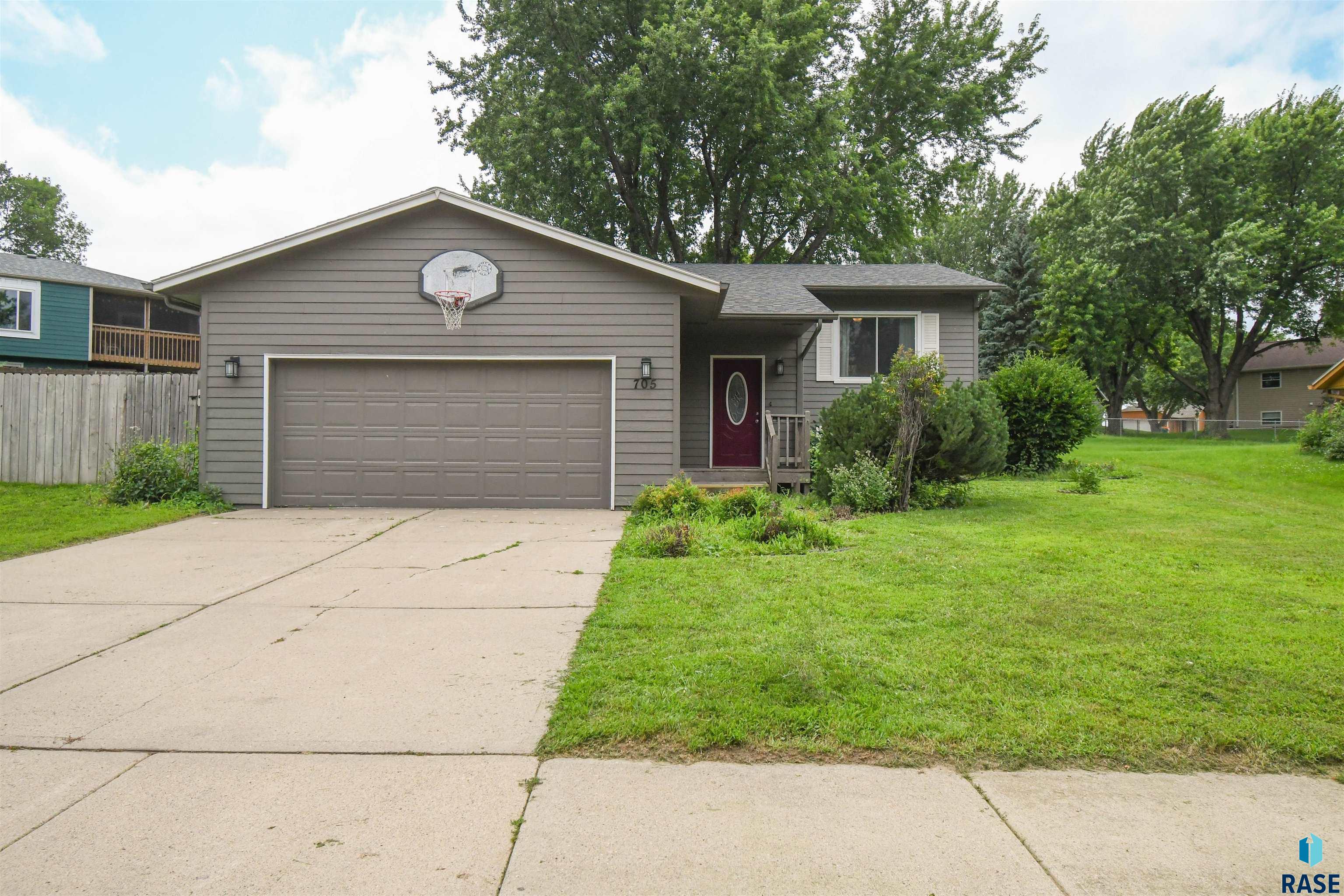 705 N Montgomery Court — photo