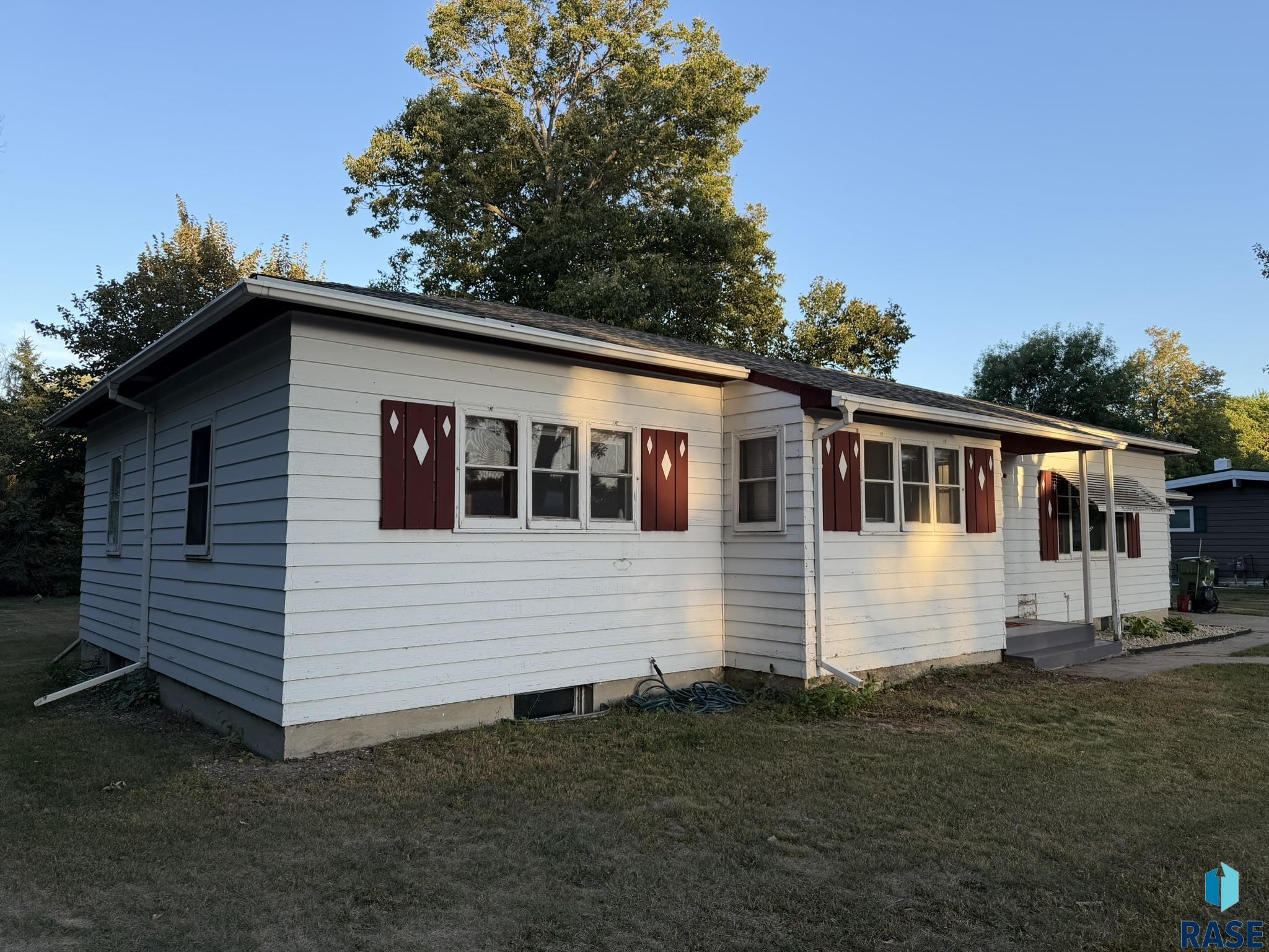 428 S Walnut Street, Freeman, SD 57029 — photo 2