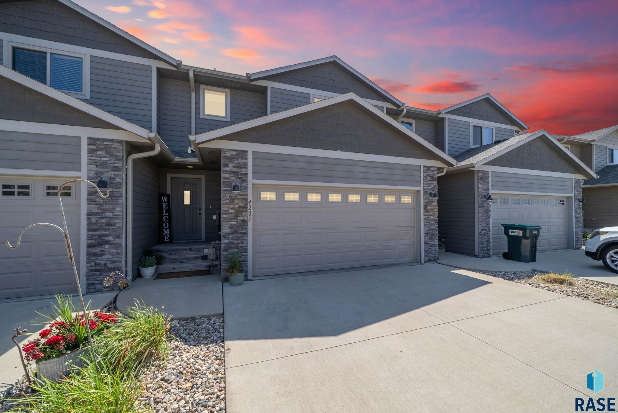 4205 N Knob Hill Court — photo