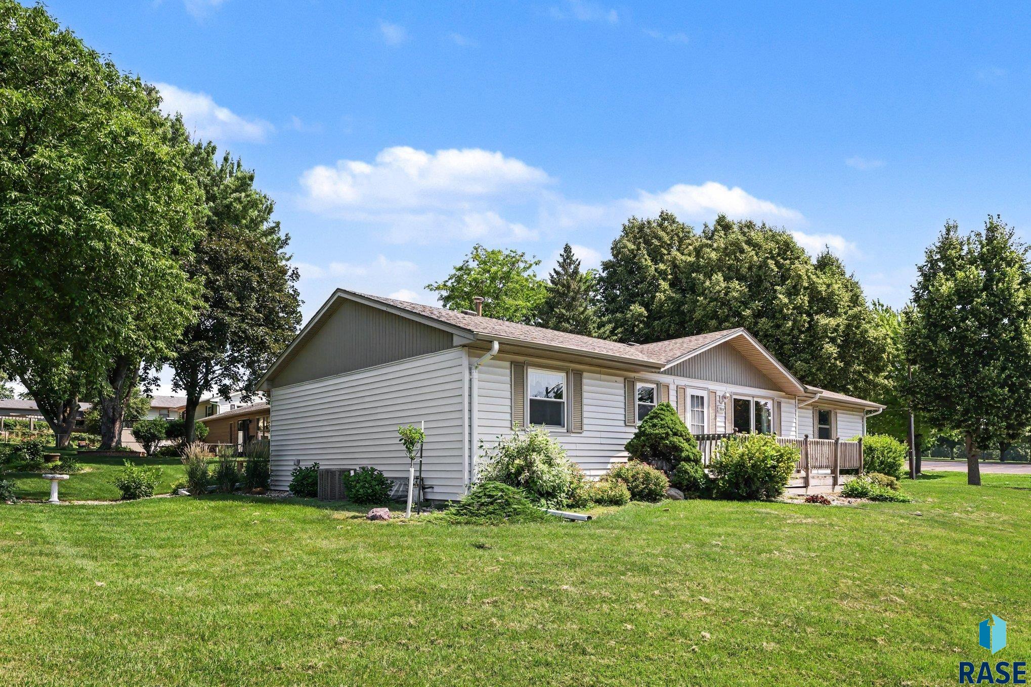 3504 E 33rd Street, Sioux Falls, SD 57103