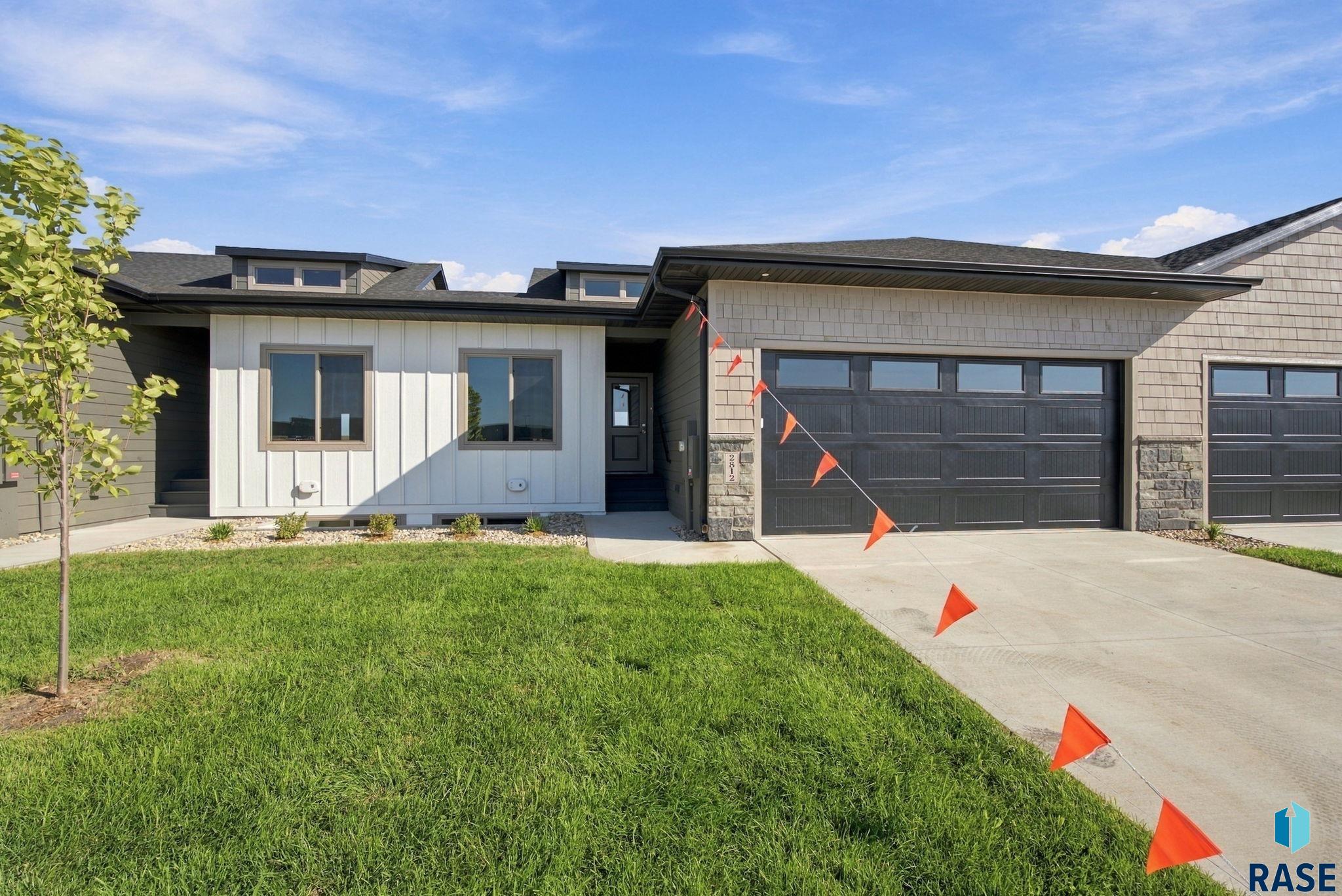 2812 E Hazelnut Street — photo