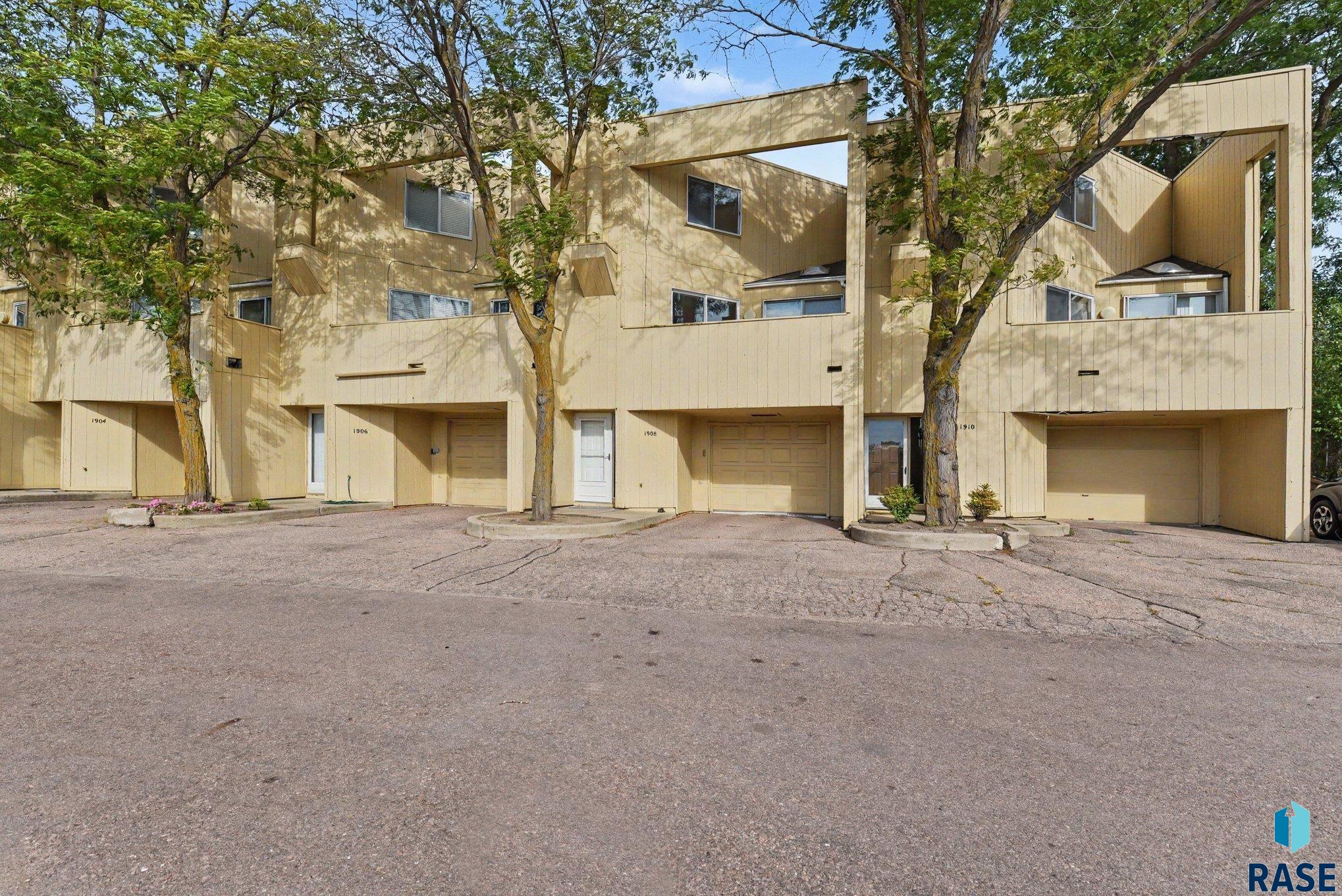 1908 S Southeastern Avenue, Sioux Falls, SD 57103 — photo 2