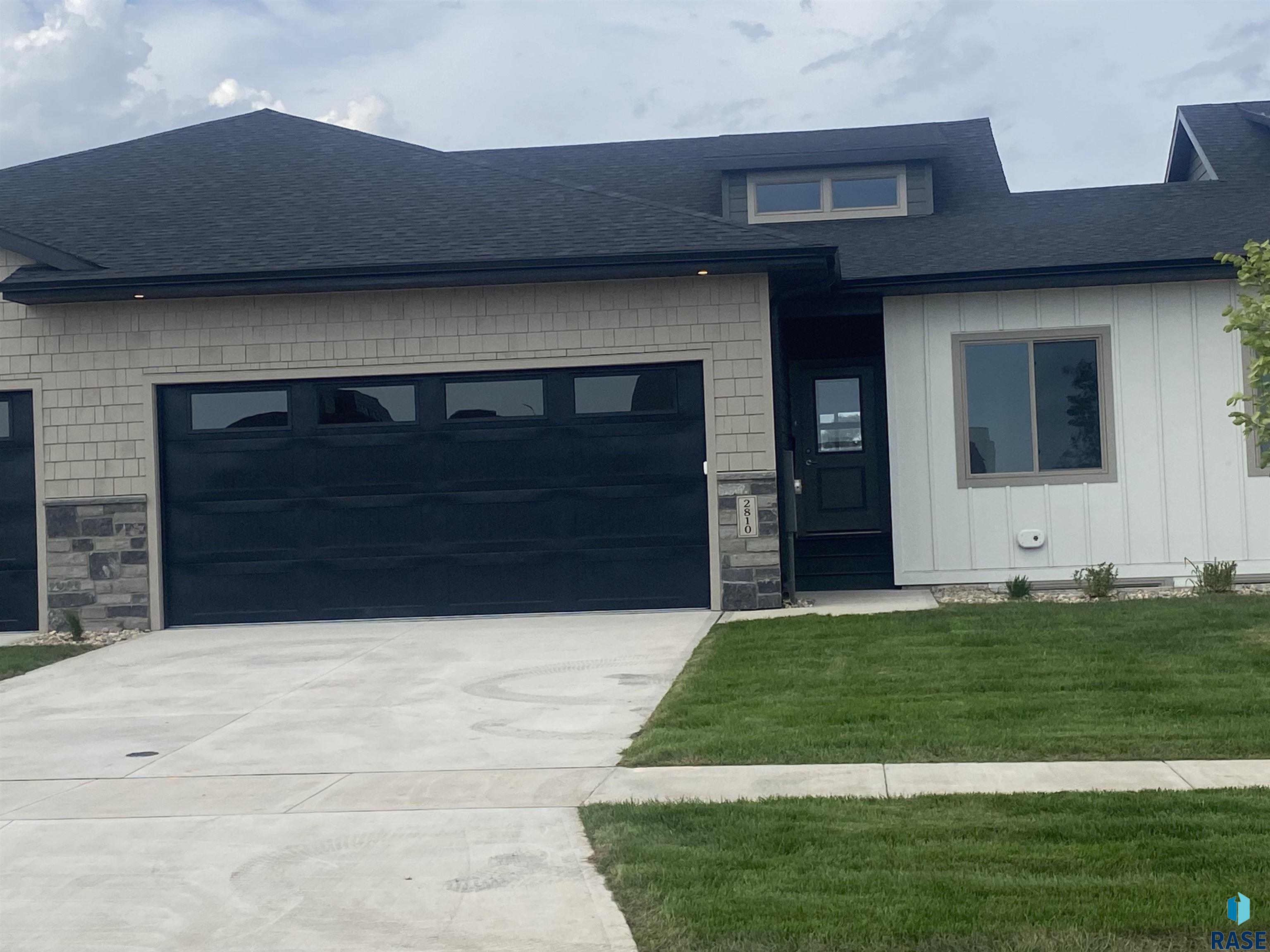 2810 E Hazelnut Street — photo
