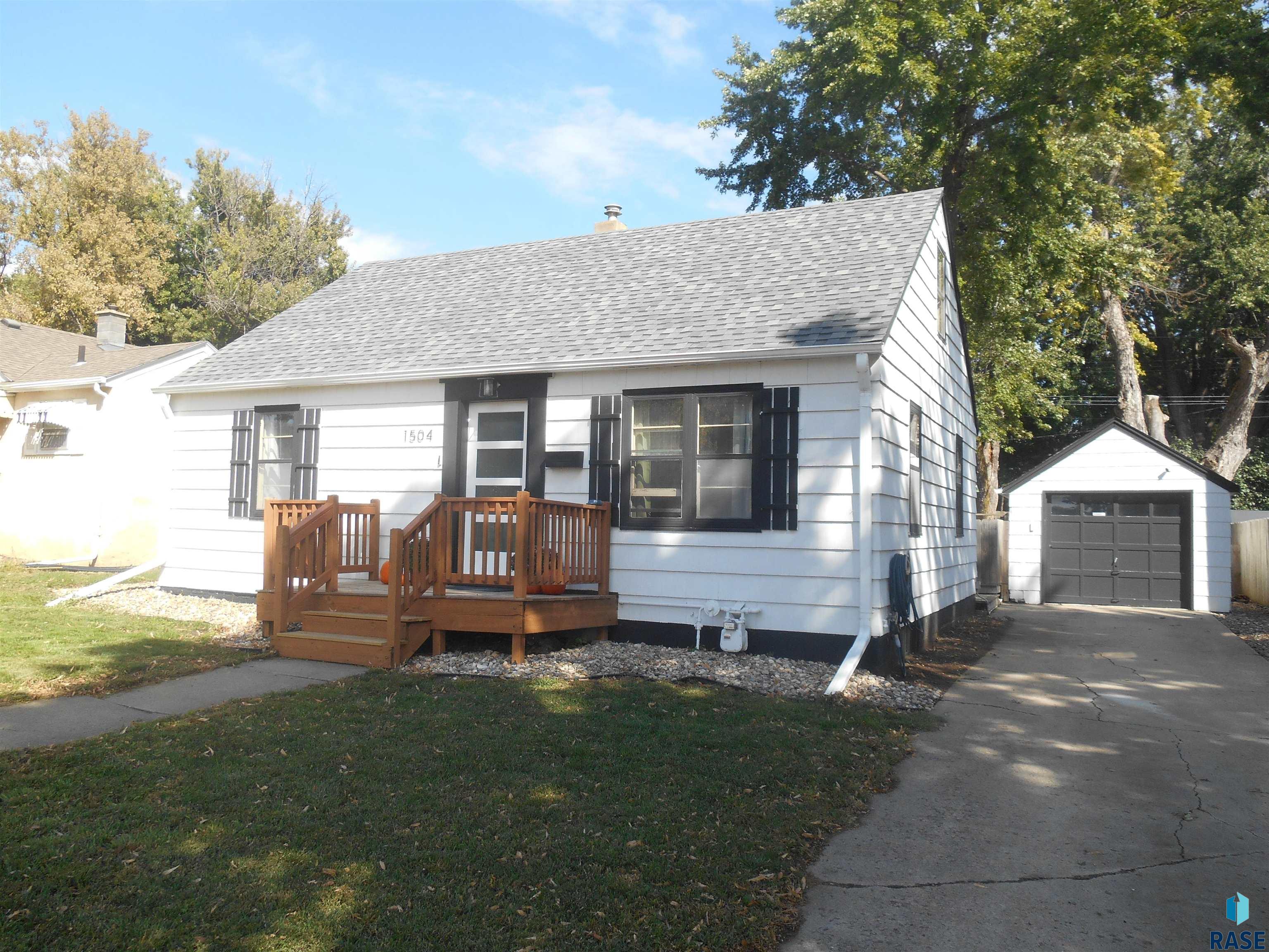 1504 S Grange Avenue — photo