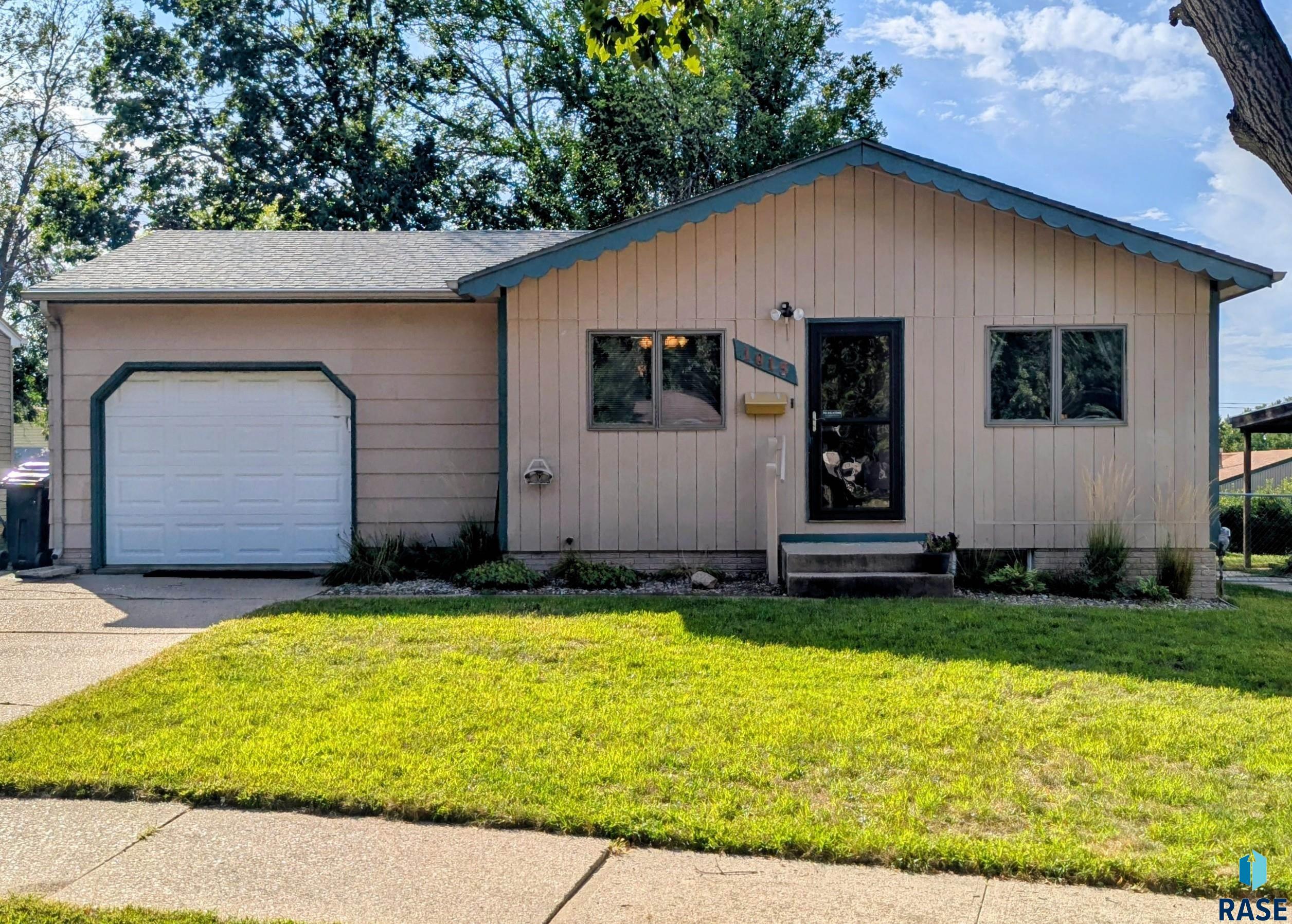1013 S Harrington Circle — photo
