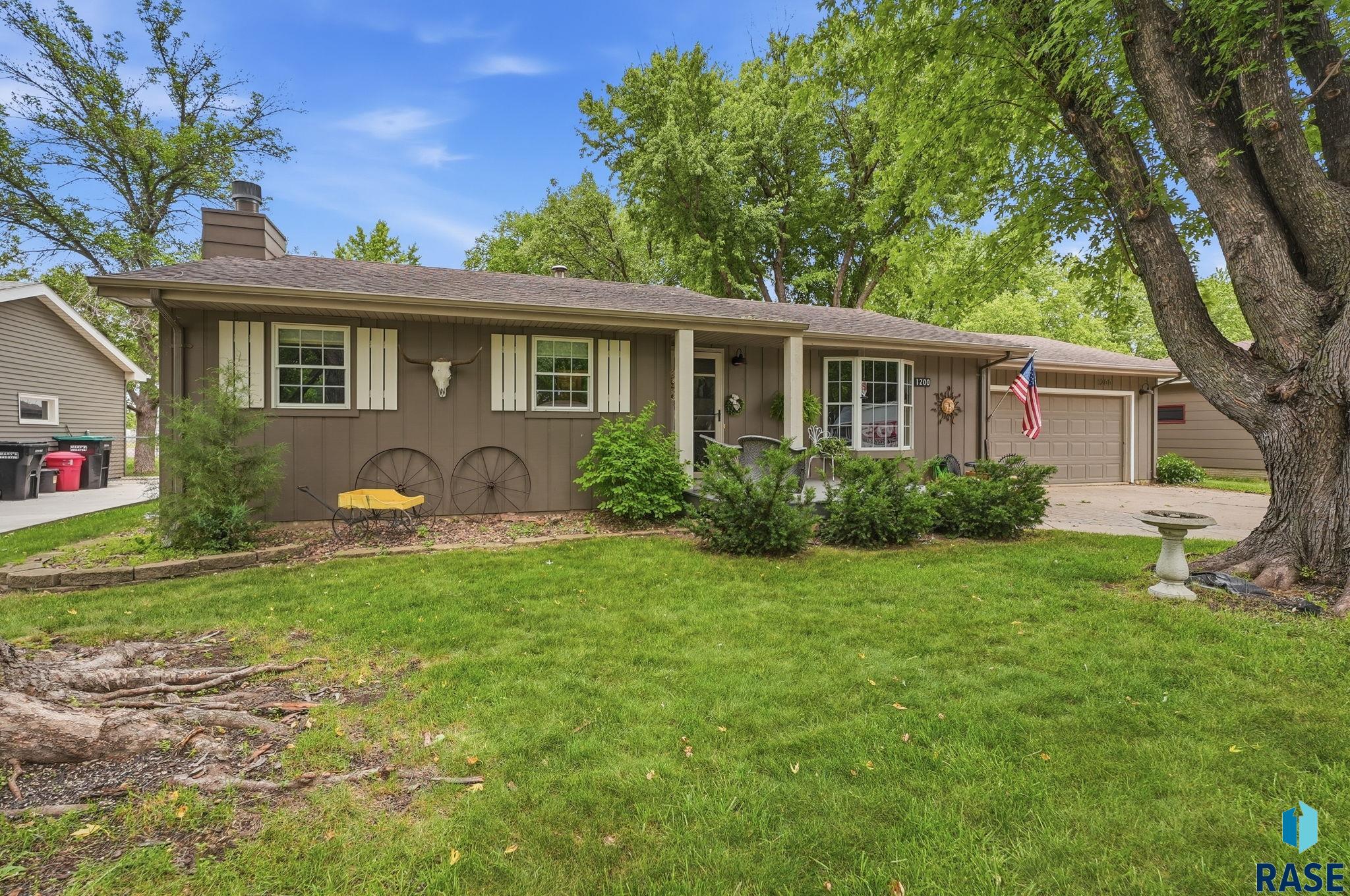 1200 E Cedar Street, Brandon, SD 57005 — photo 2
