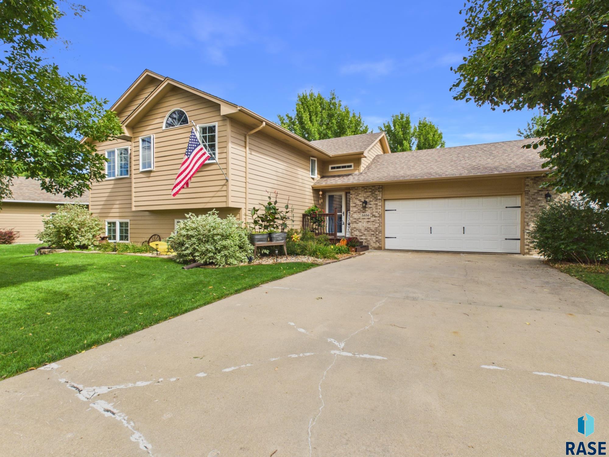 5936 S Lois Lane — photo