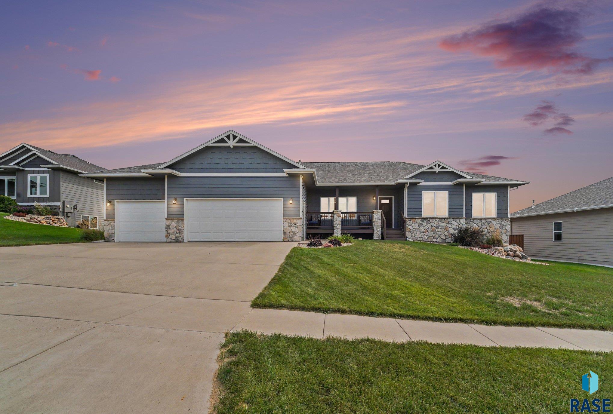 8209 E Willow Leaf Street — photo