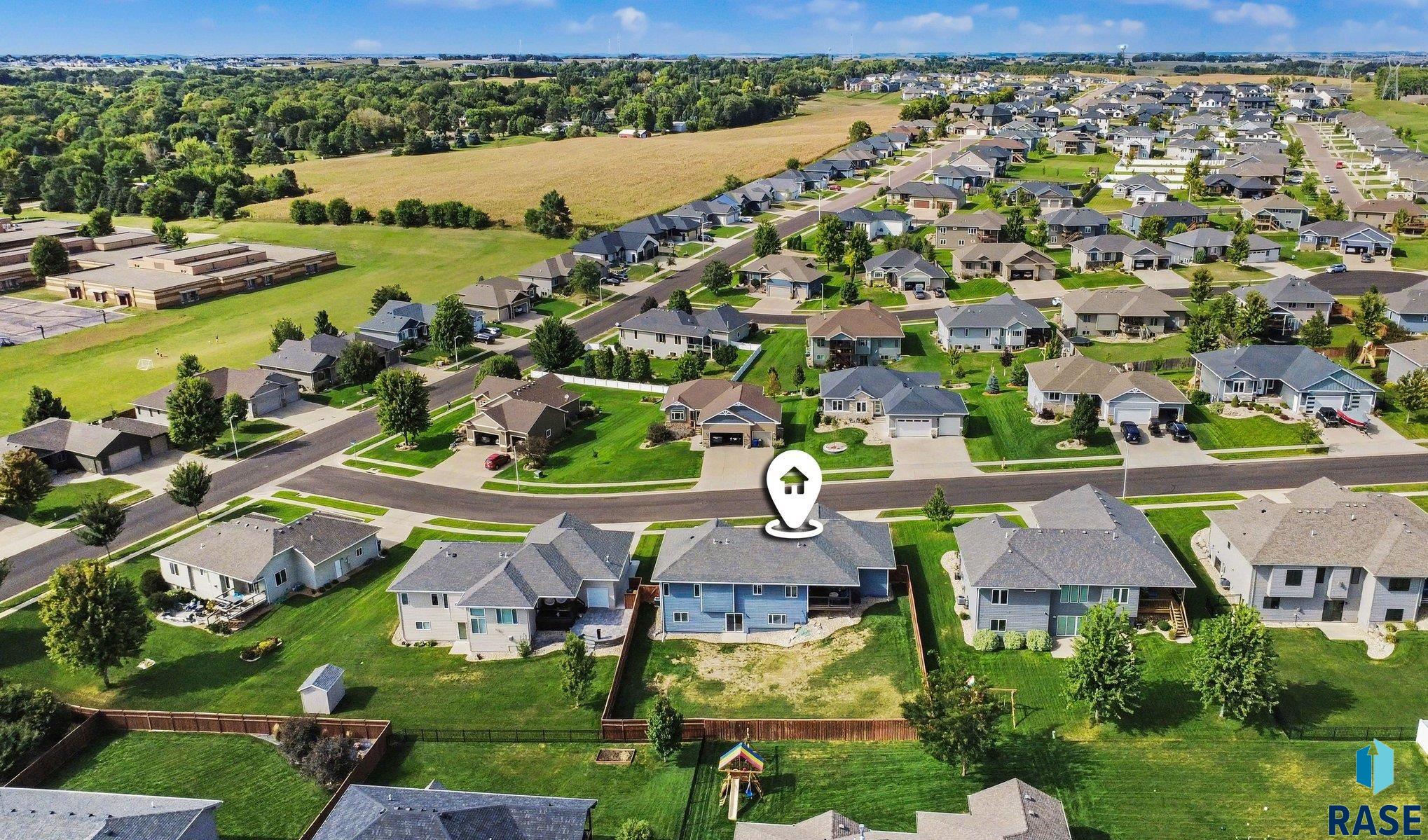 8209 E Willow Leaf Street, Sioux Falls, SD 57110 — photo 2