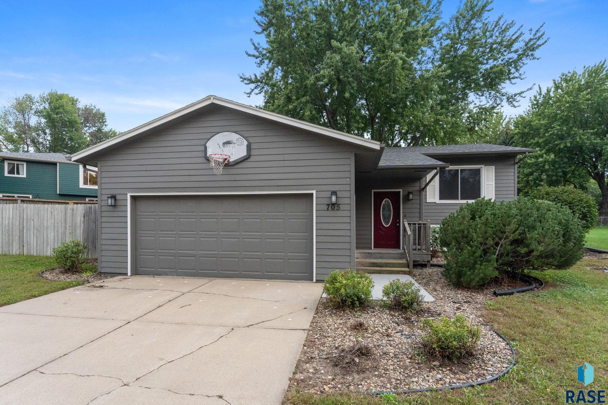 705 N Montgomery Court — photo