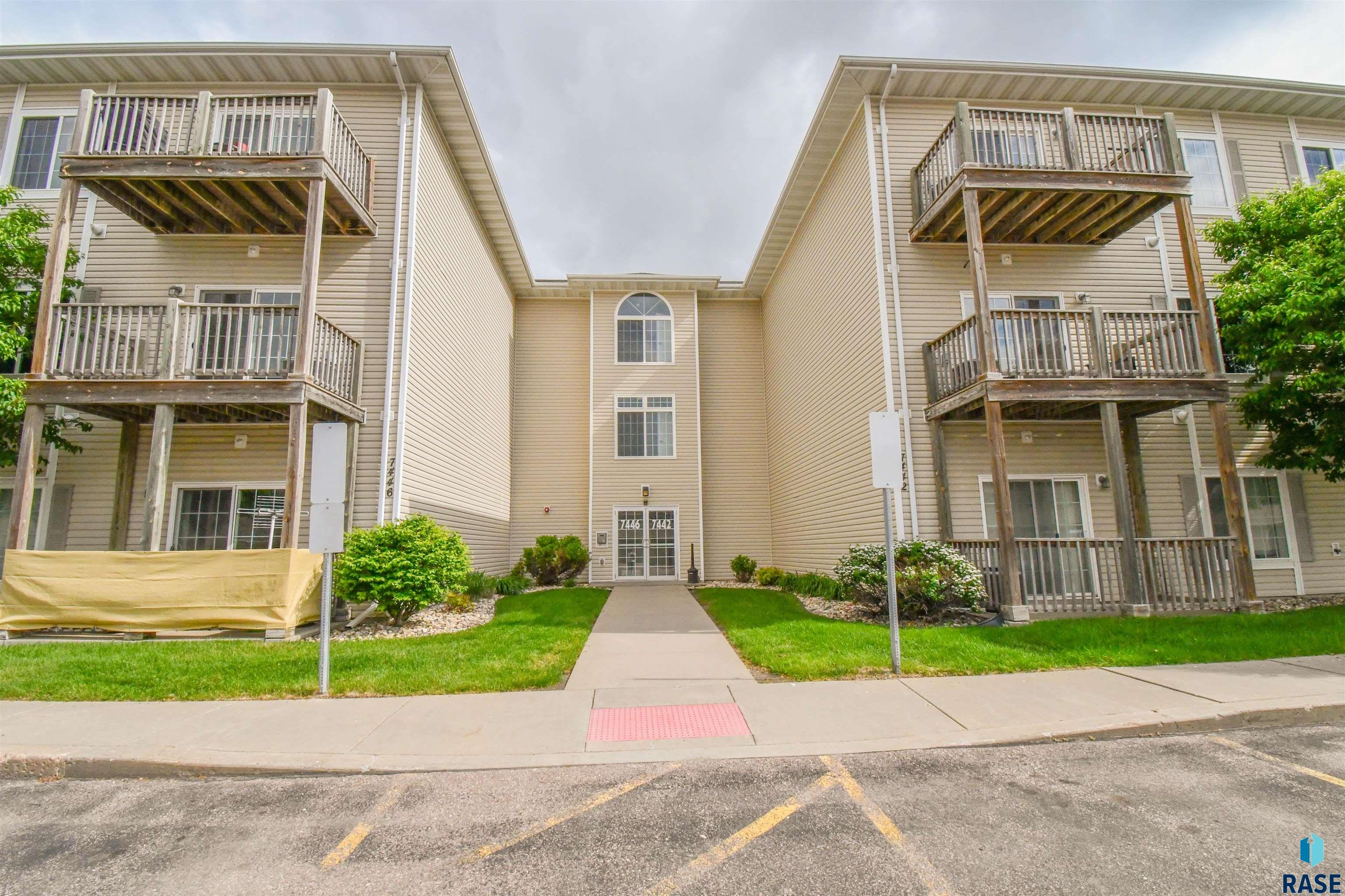 7438 S Louise Avenue 306 — photo