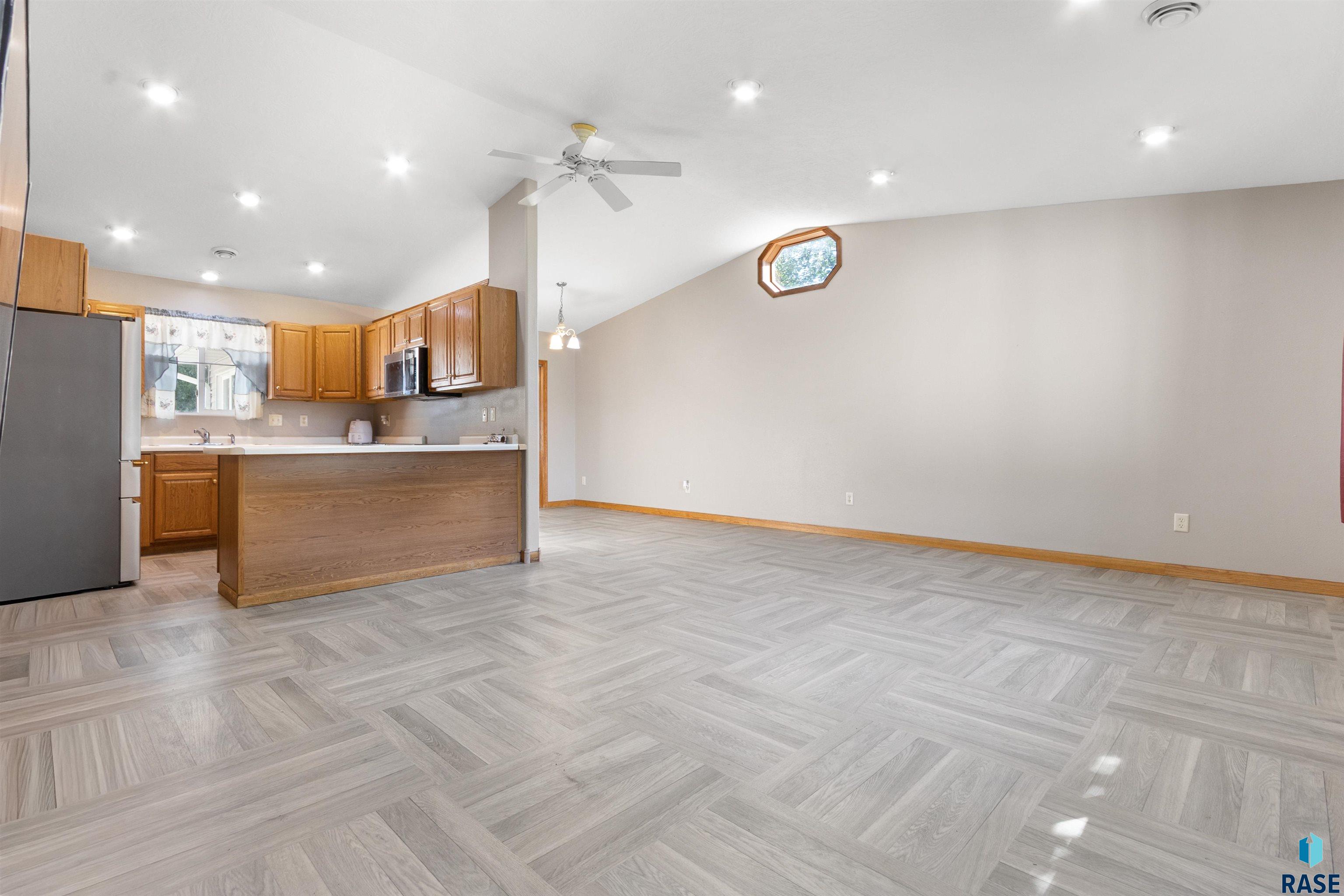 614 W 3rd Street, Canton, SD 57013 — photo 2
