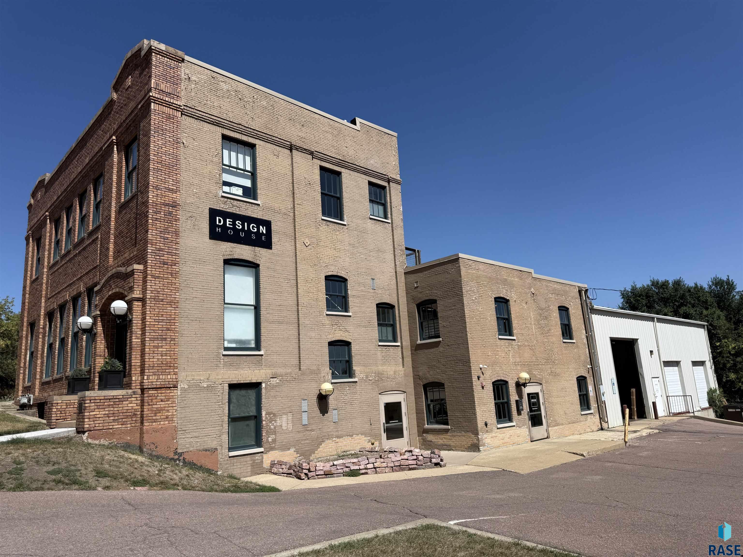 910 N Main Avenue — photo