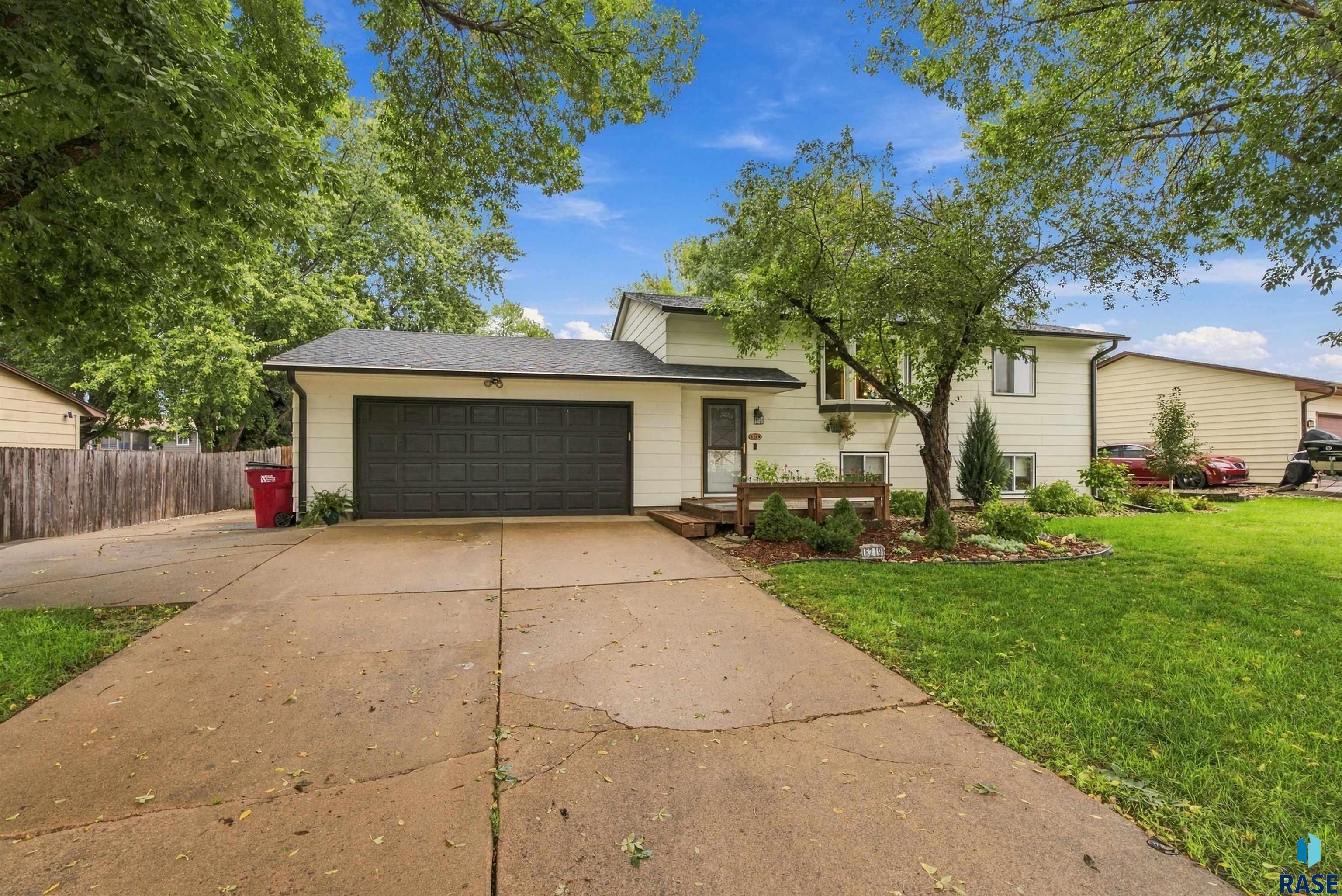 6219 W Coughran Court — photo