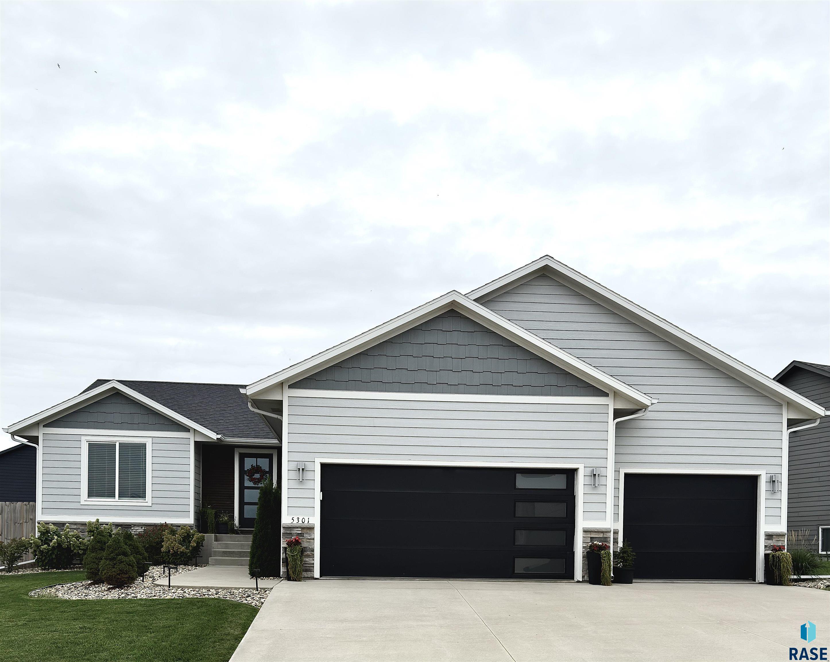 5301 E Revere Drive — photo