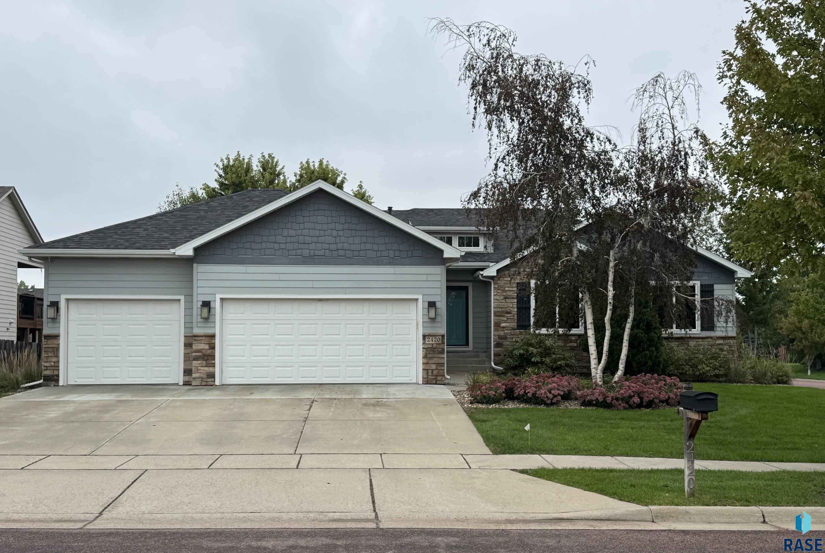 2420 E Baxter Circle — photo