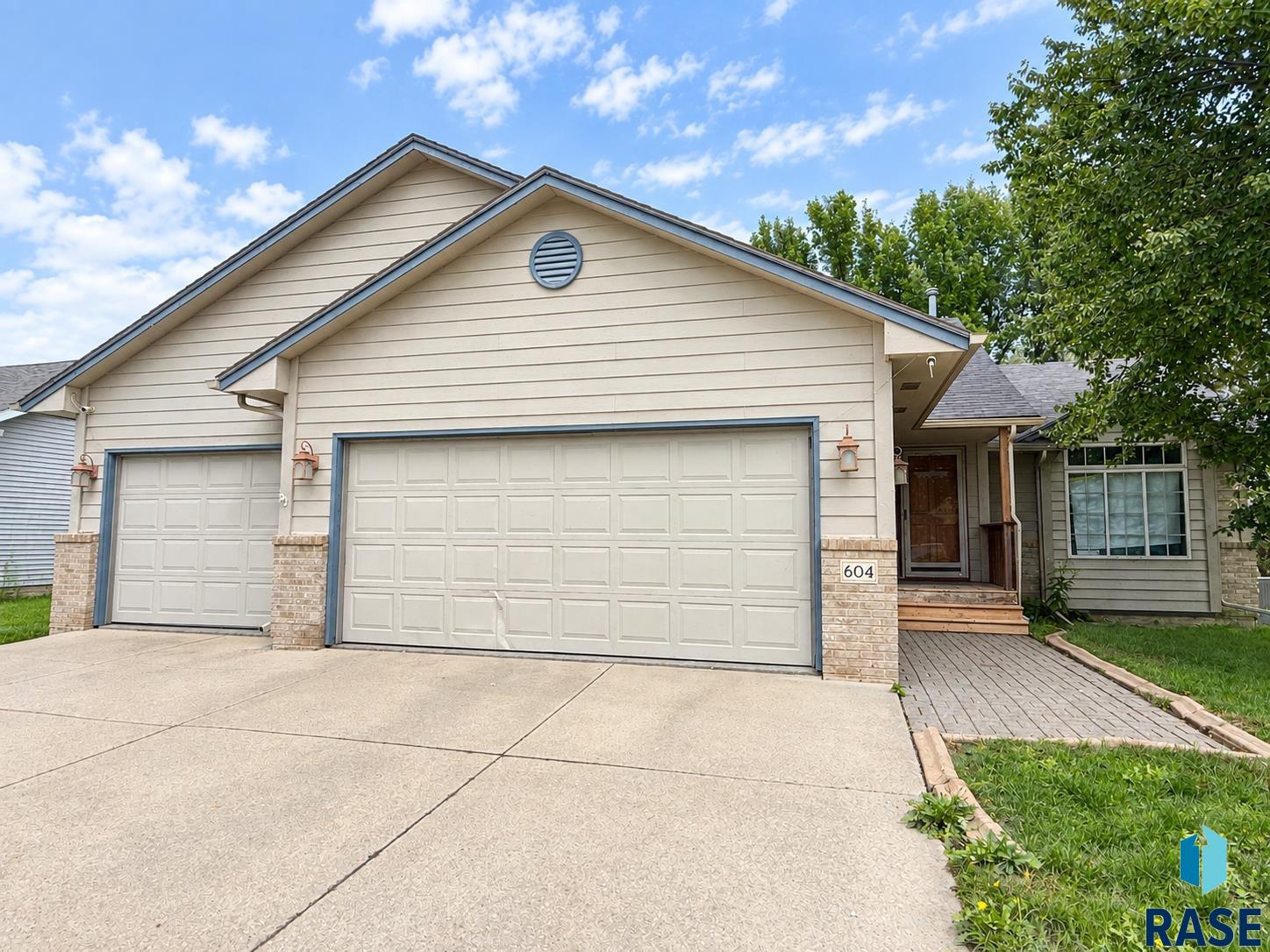 604 N Sandberg Drive — photo