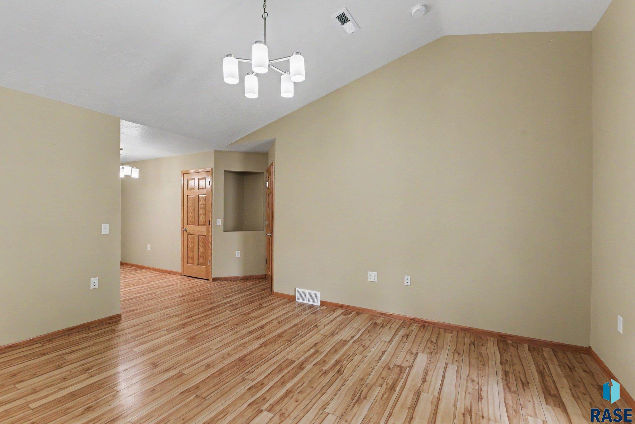 828 E 70th Street, Sioux Falls, SD 57108 — photo 3