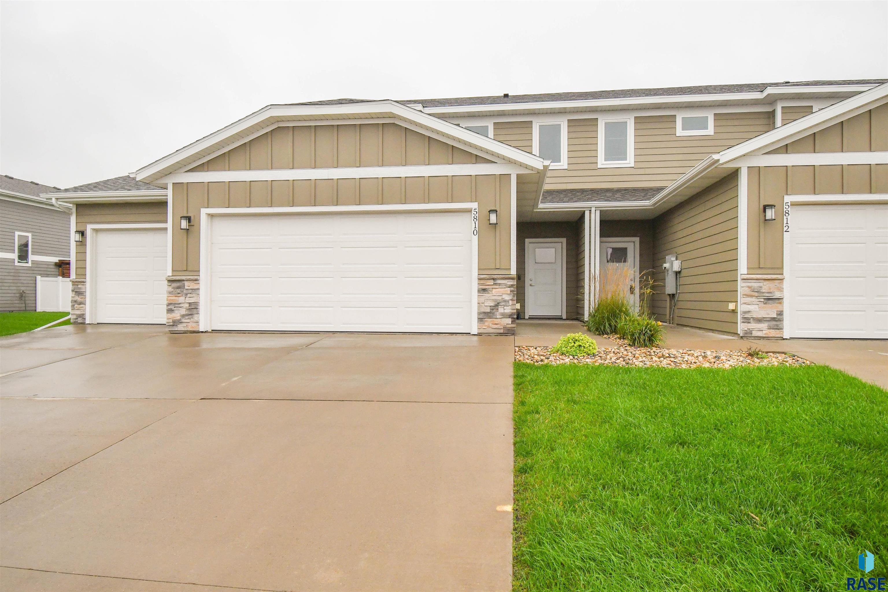 5810 S Whisper Creek Place — photo