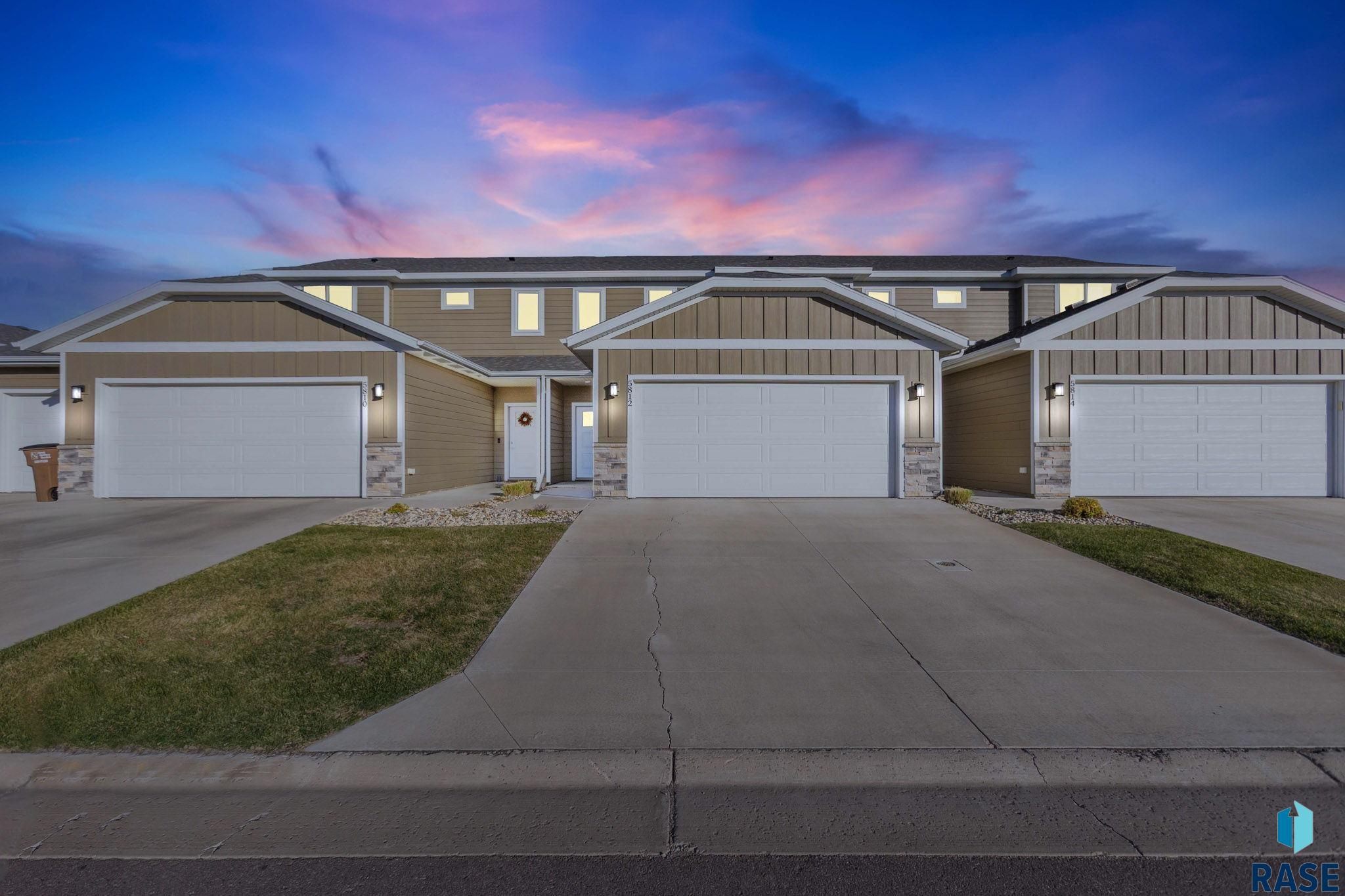 5812 S Whisper Creek Place — photo