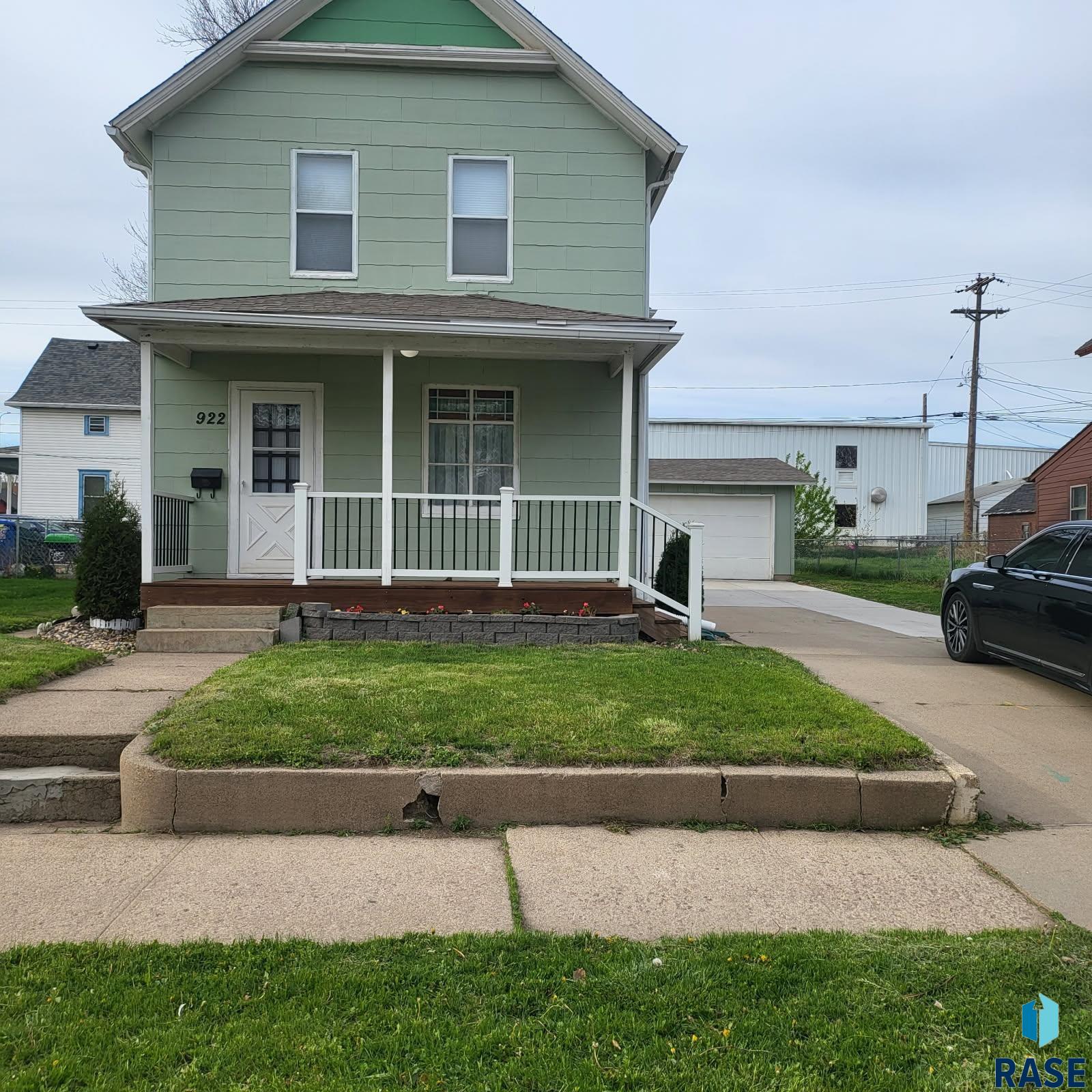922 W 12th Street — photo