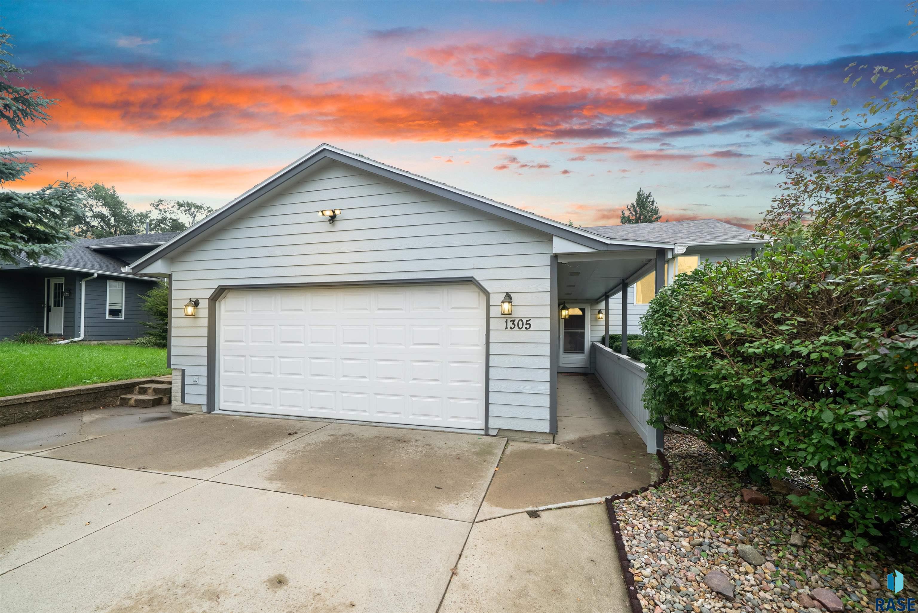 1305 E Old Hickory Place — photo