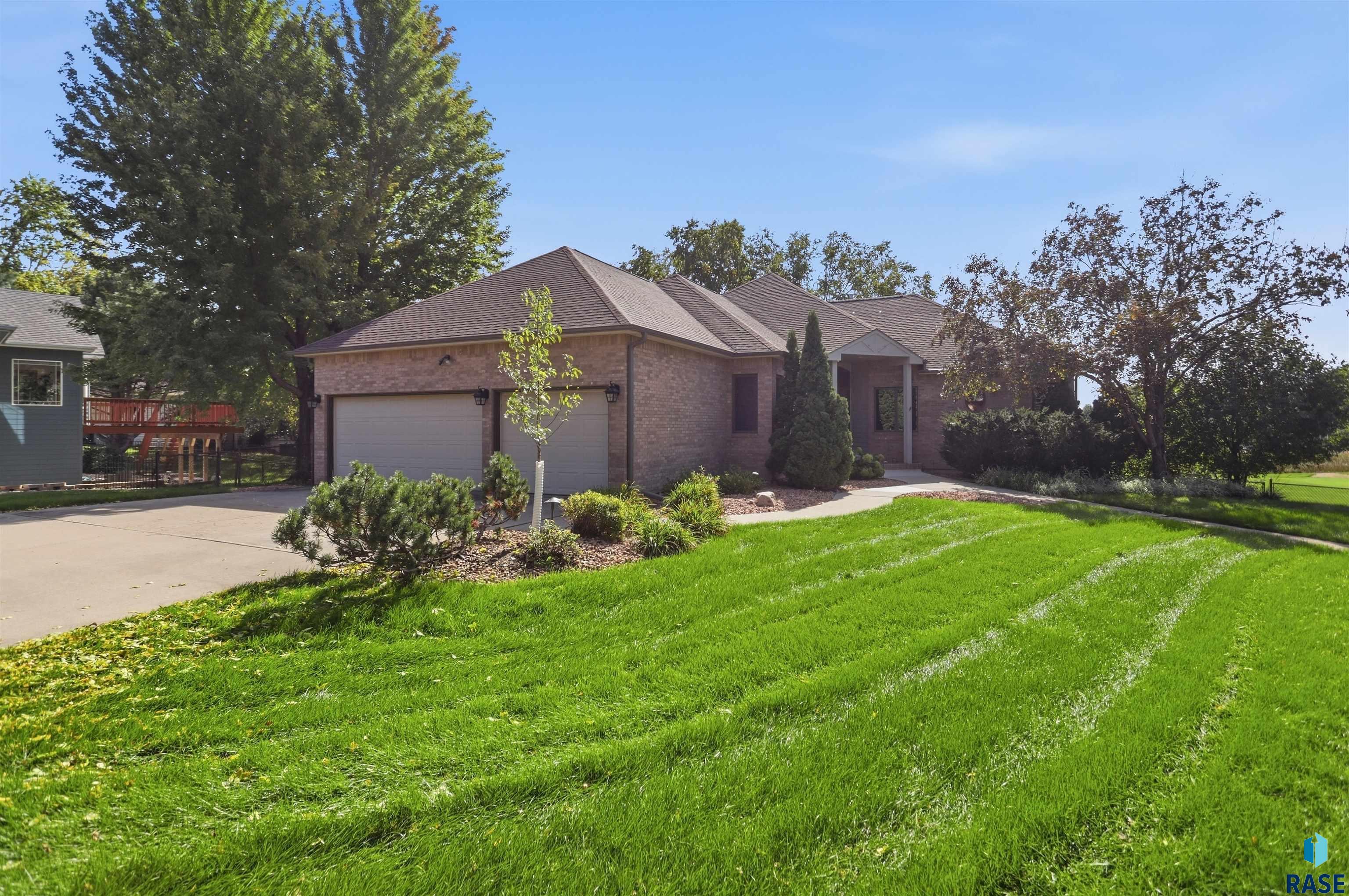 207 W Carmel Lane — photo