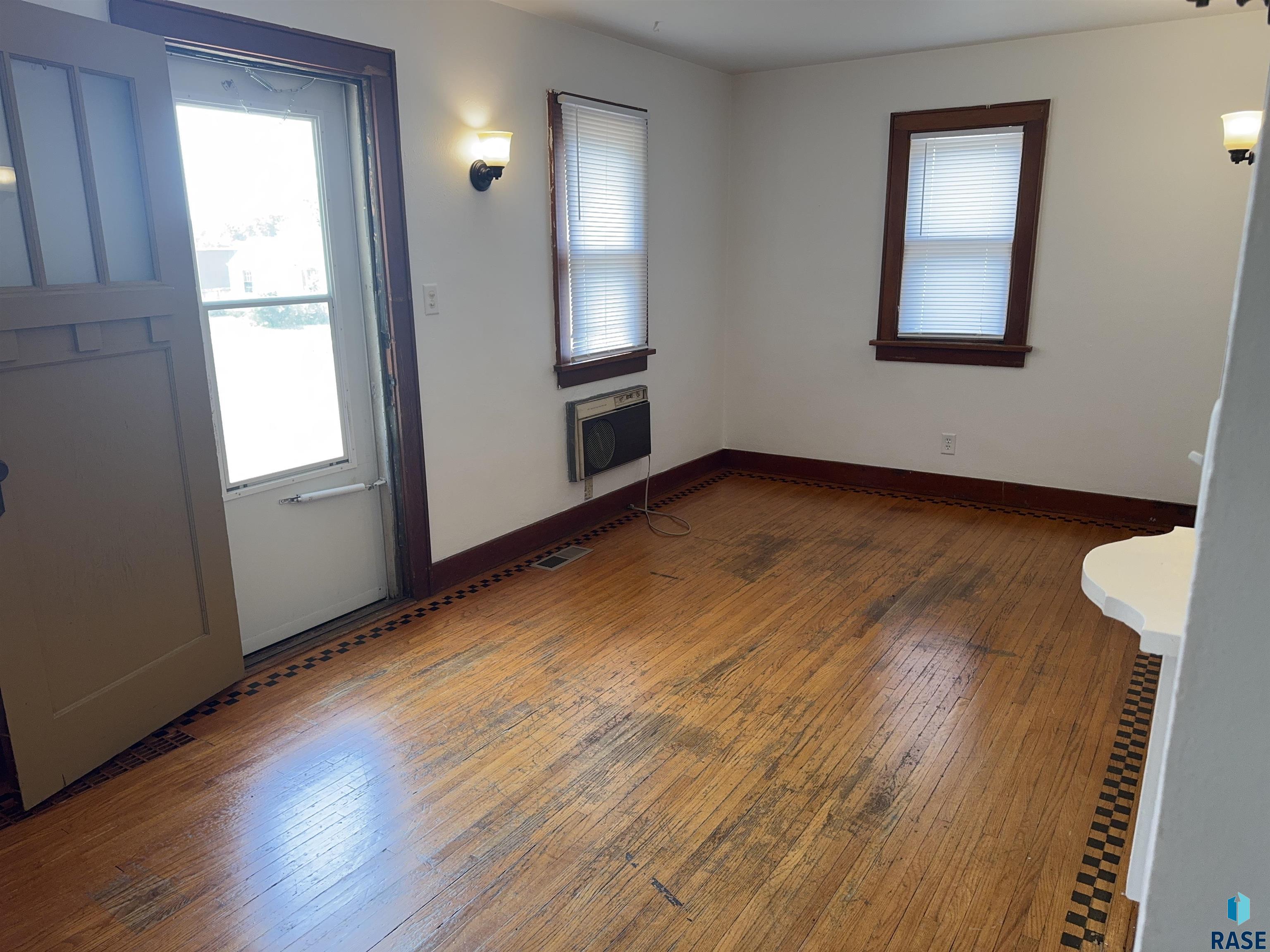 1728 W 11th Street — photo